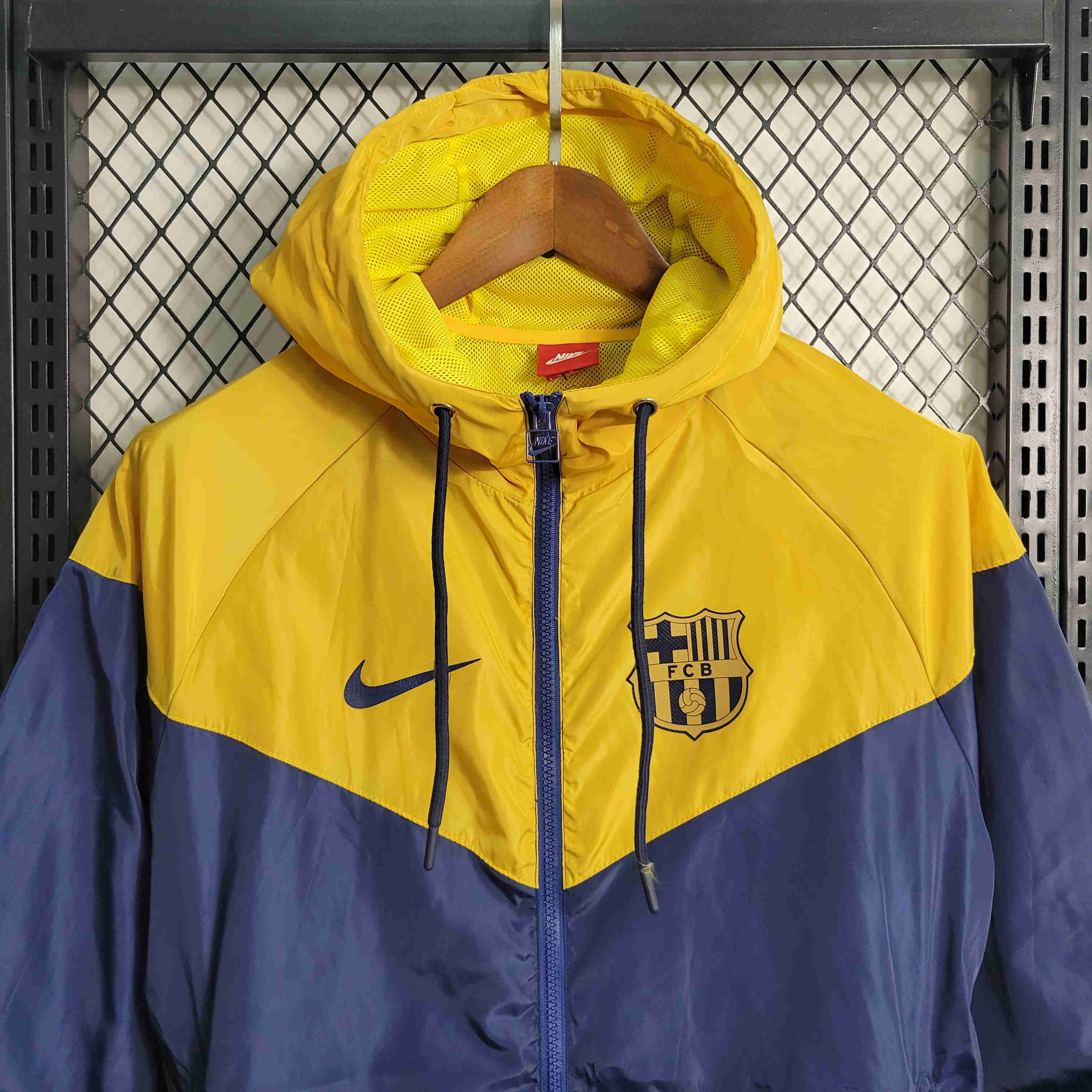 B.A.R.S.A 23-24 Red Royal Blue Yellow PlayerWindbreaker - SOCCERDEALSHOP