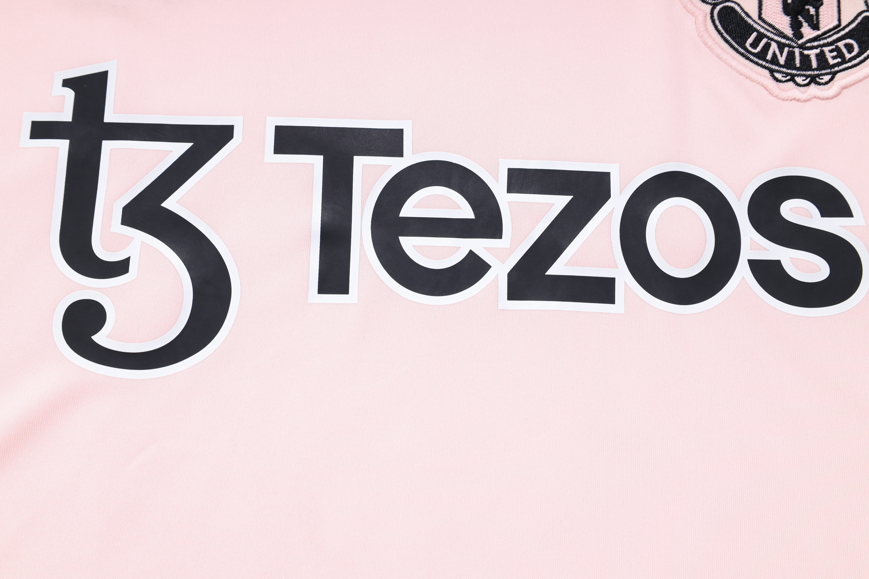 23-24 Manchester United Pink Player Vest Training Set - SOCCERDEALSHOP