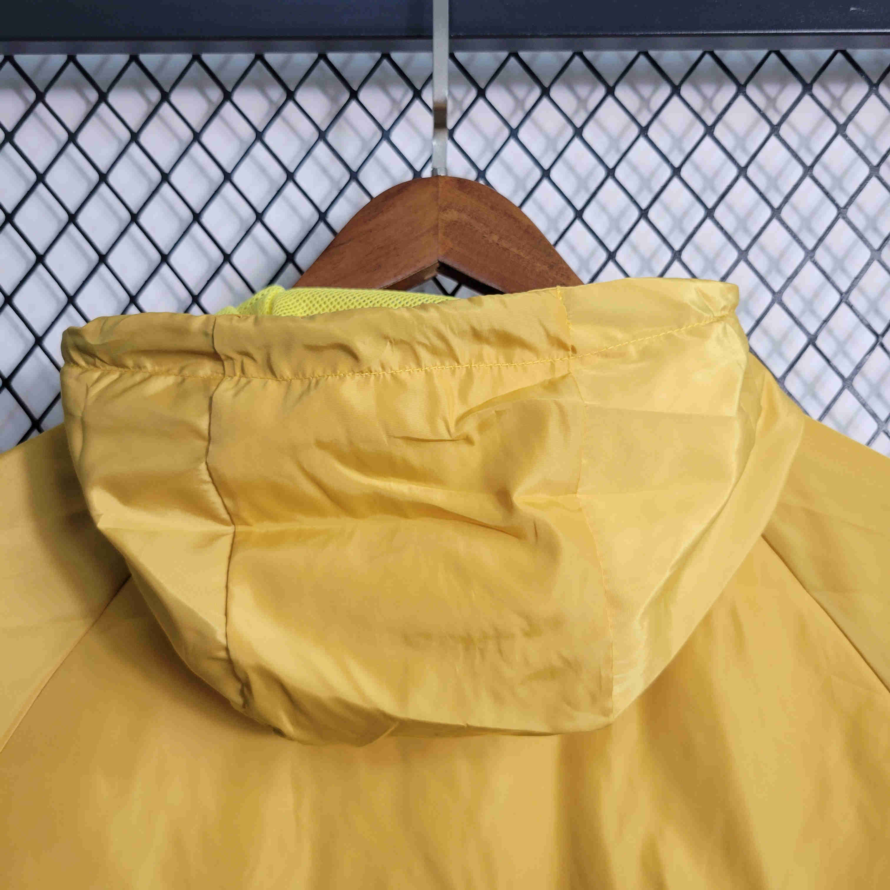 B.A.R.S.A 23-24 Red Royal Blue Yellow PlayerWindbreaker - SOCCERDEALSHOP