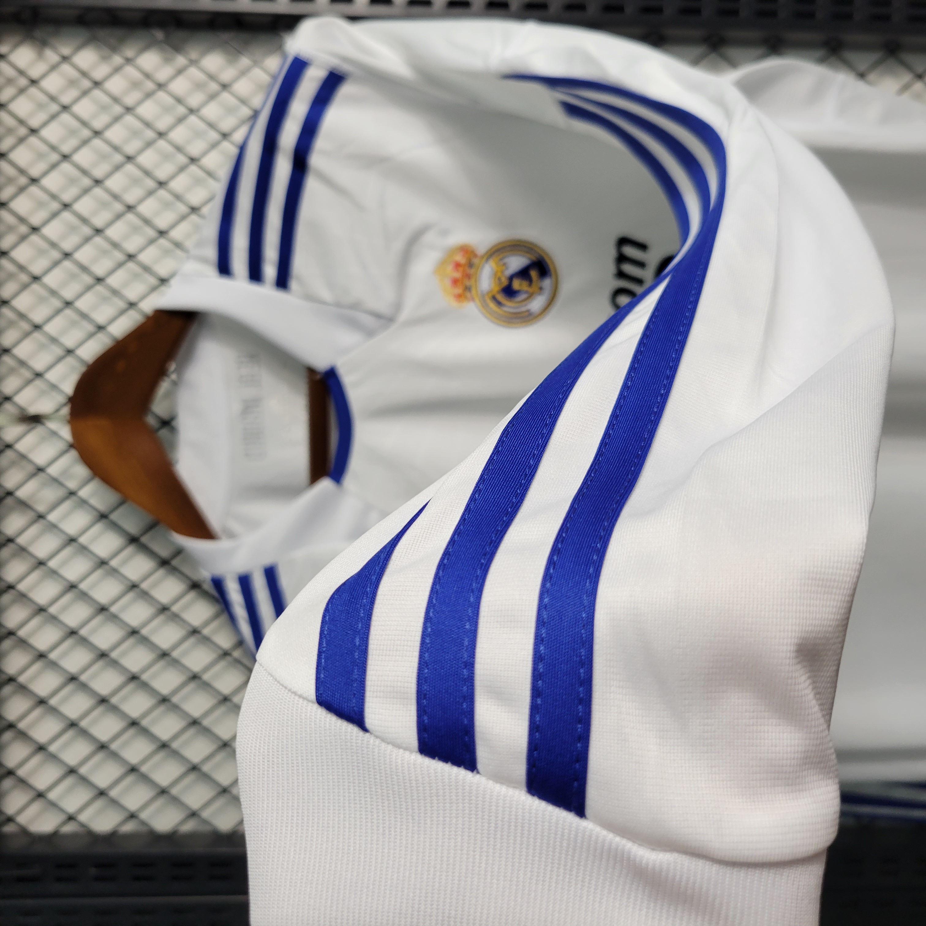 Retro Real Madrid 10-11 Home Stadium Long Sleeve Jersey - SOCCERDEALSHOP