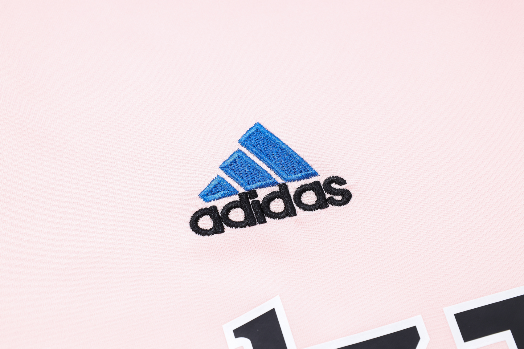 23-24 Manchester United Pink Player Vest Training Set - SOCCERDEALSHOP