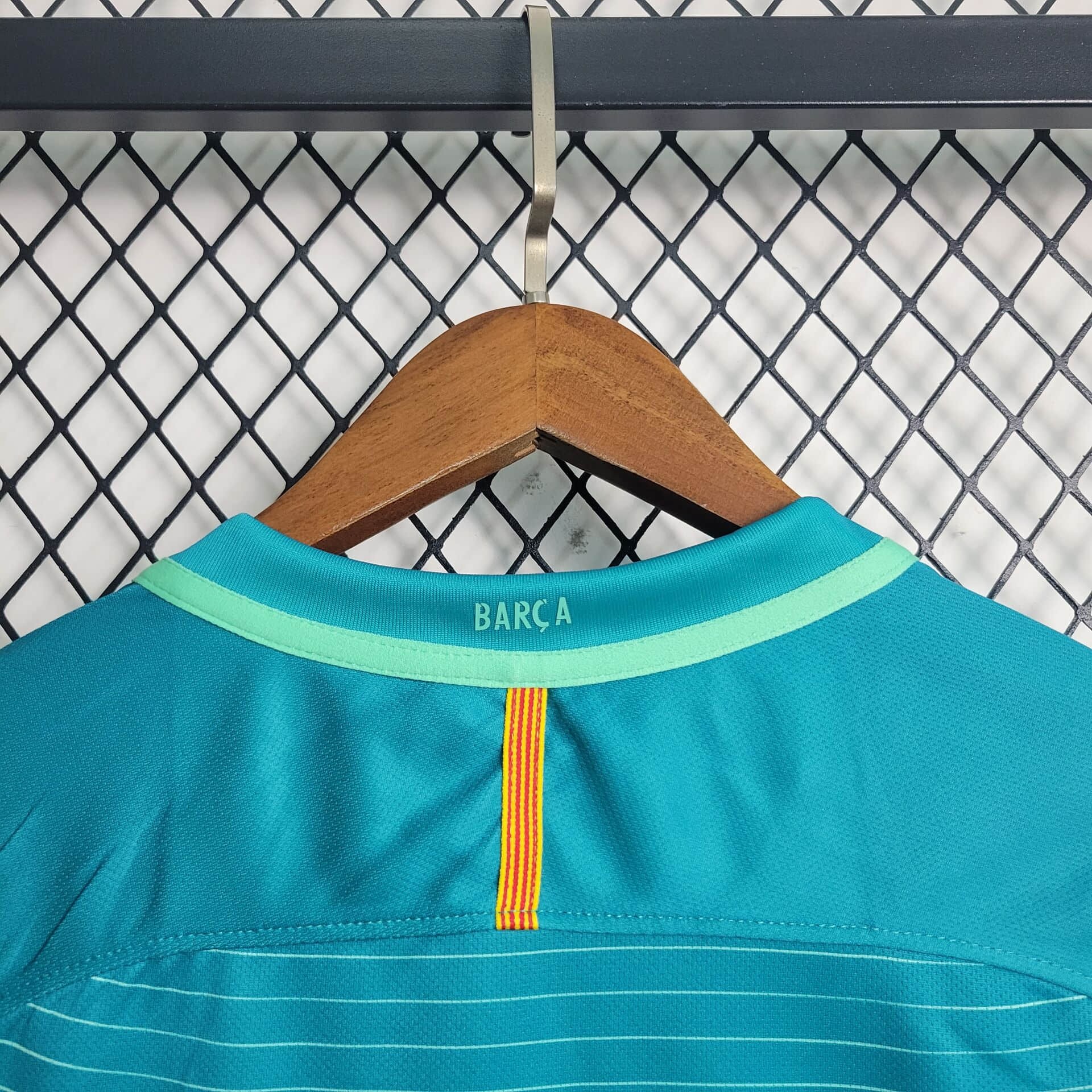 B.A.R.S.A Retro 16-17 Third Jersey - SOCCERDEALSHOP