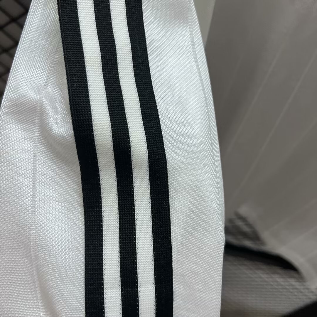 Manchester United Retro 82-84 Away Long Sleeve Jersey League Cup Final - SOCCERDEALSHOP