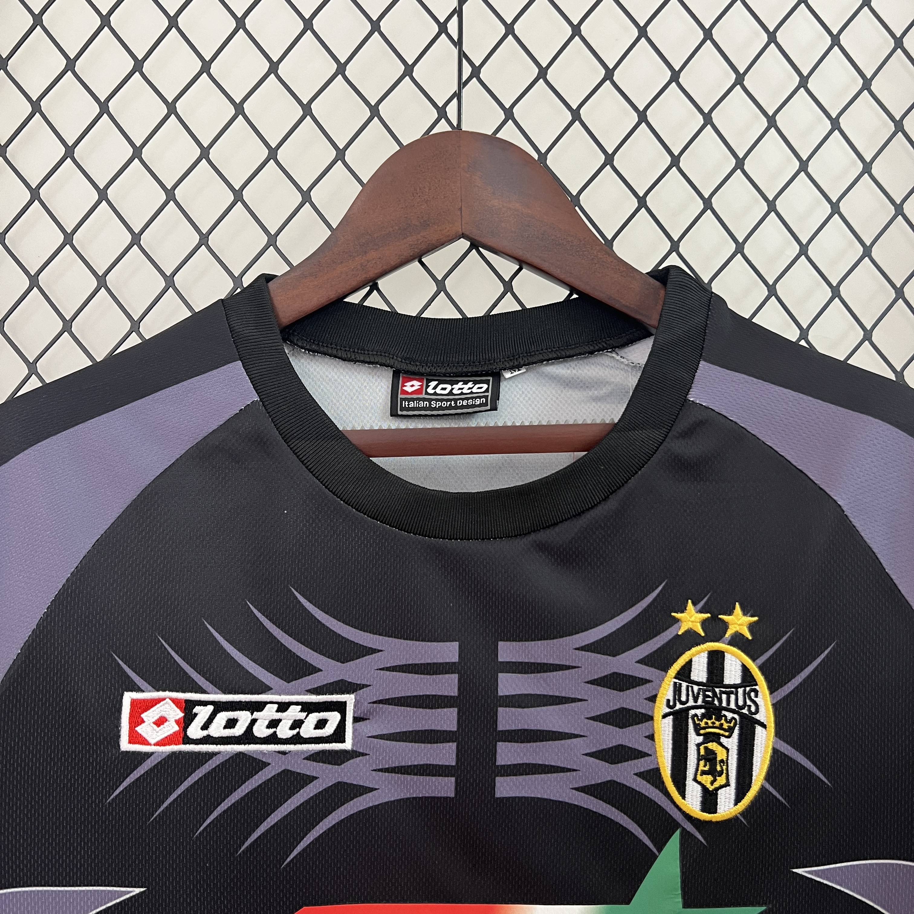 Retro Juventus 2001-02 Black Goalkeeper Jersey - SOCCERDEALSHOP