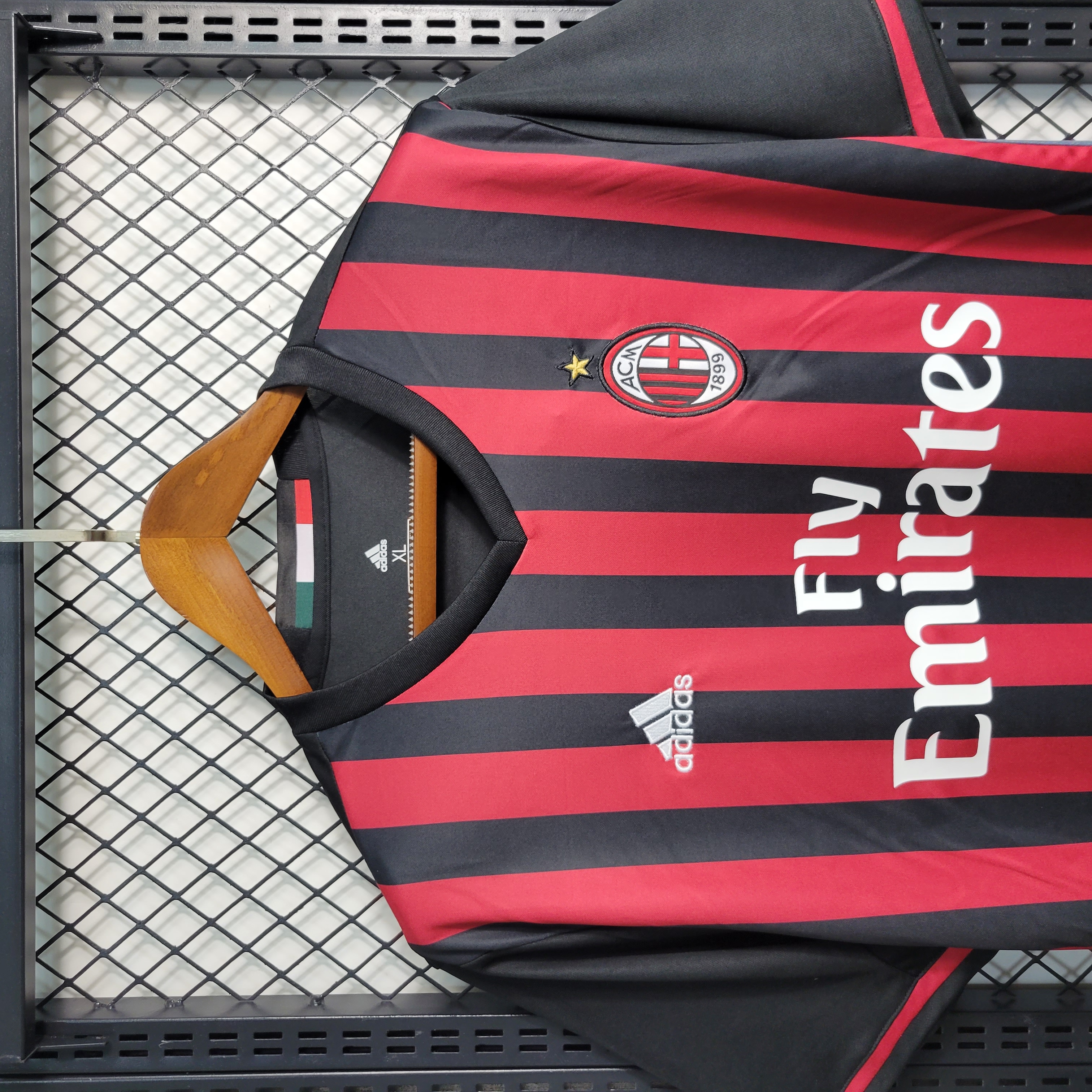 Retro AC Milan 2016-17 Home Stadium Jersey - SOCCERDEALSHOP