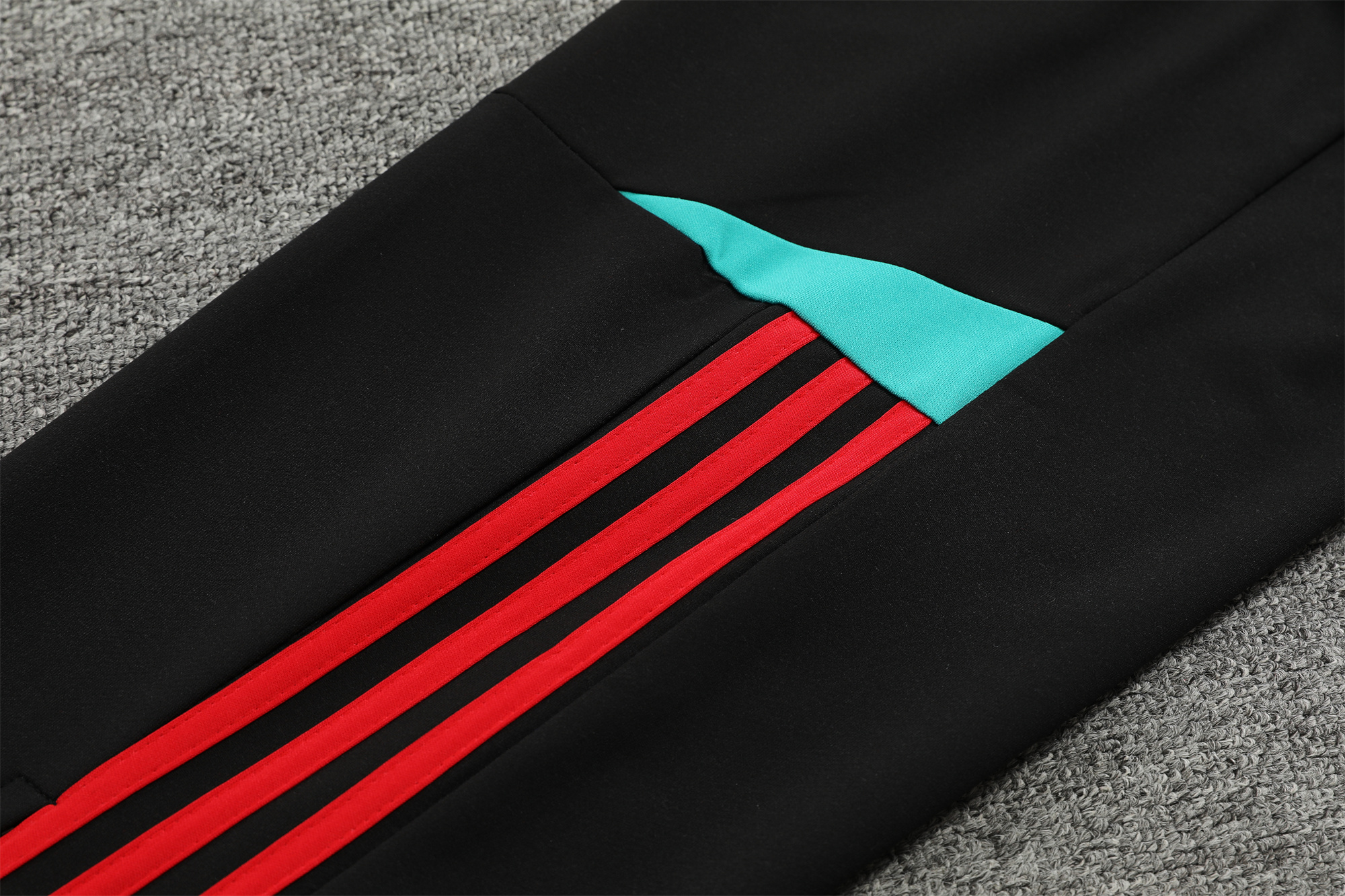 Manchester United 23-24 Men's Training Hoodie + Pants - SOCCERDEALSHOP