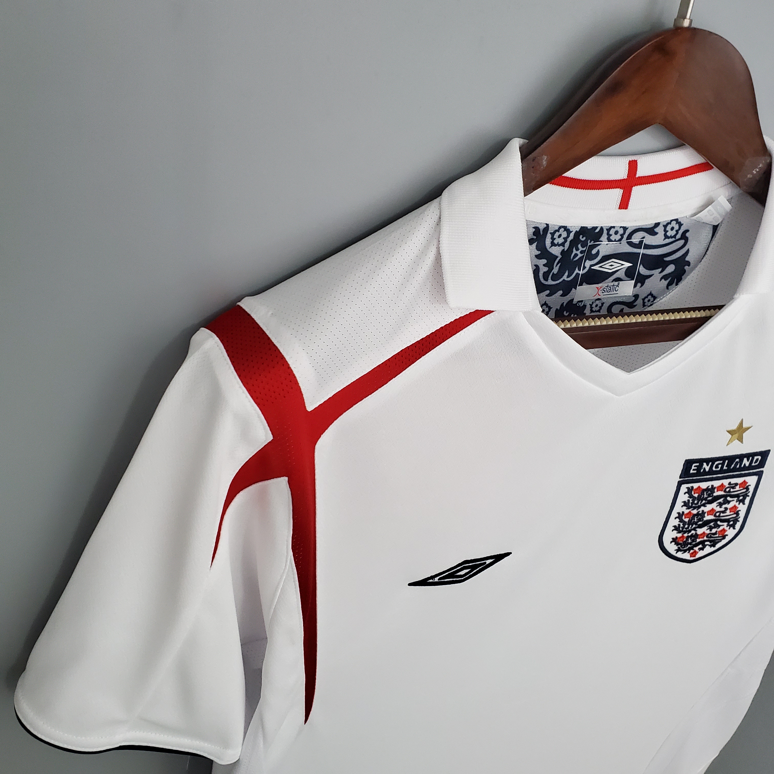 Retro England 2006 Home Stadium Jersey - SOCCERDEALSHOP
