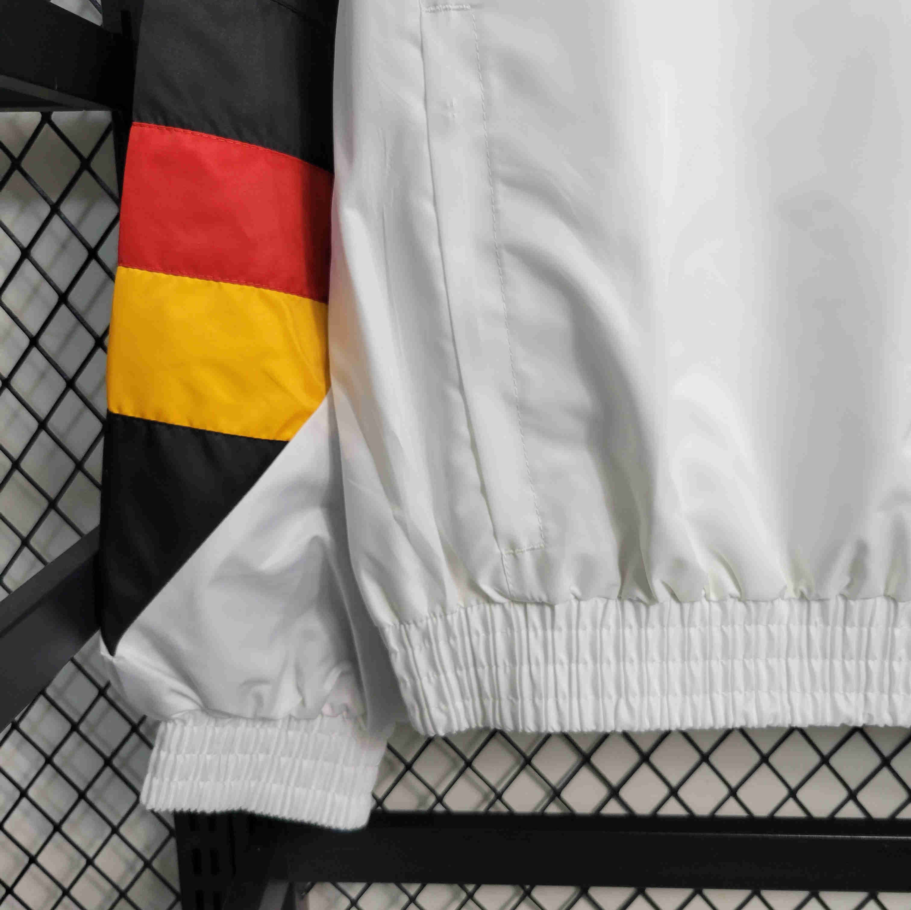 23-24 Manchester United White Windbreaker - SOCCERDEALSHOP