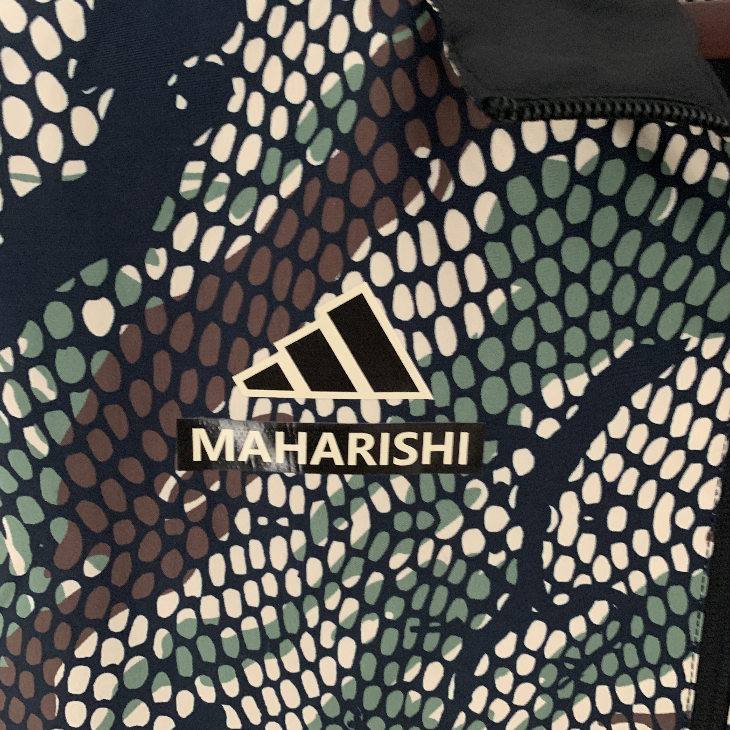 Arsenal x M.A.H.A R.I.S.H.I Limited Edition 23-24 Player Reversible Windbreaker - SOCCERDEALSHOP