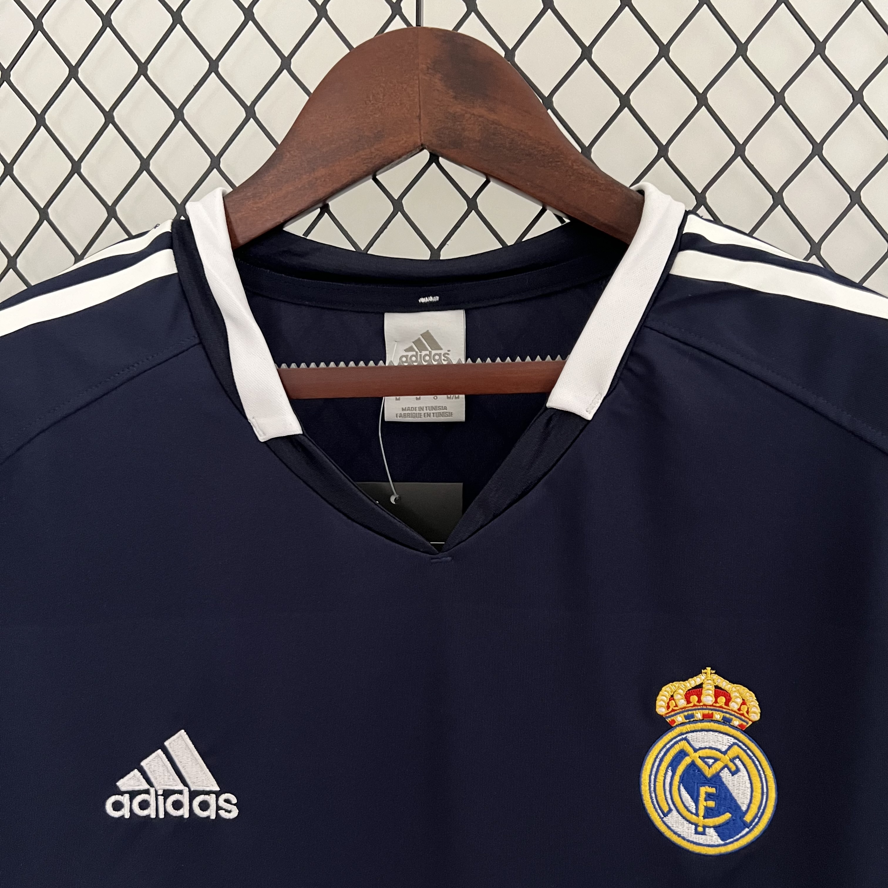 Retro Real Madrid 04-05 Away Stadium Jersey - SOCCERDEALSHOP