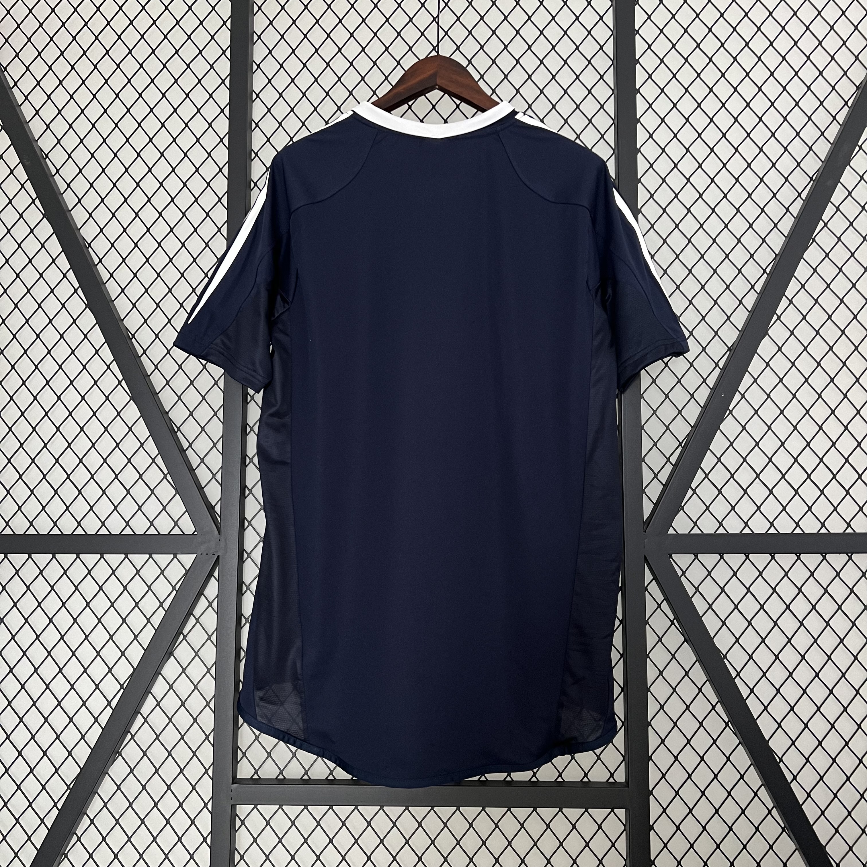 Retro Real Madrid 04-05 Away Stadium Jersey - SOCCERDEALSHOP