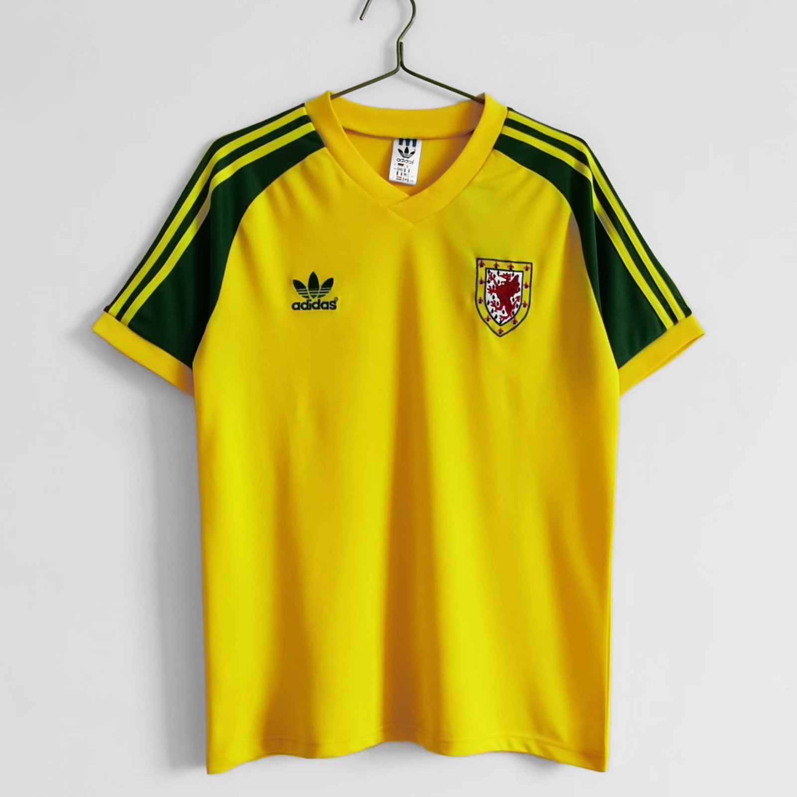 Retro Wales 1982 Away Stadium Jersey - SOCCERDEALSHOP