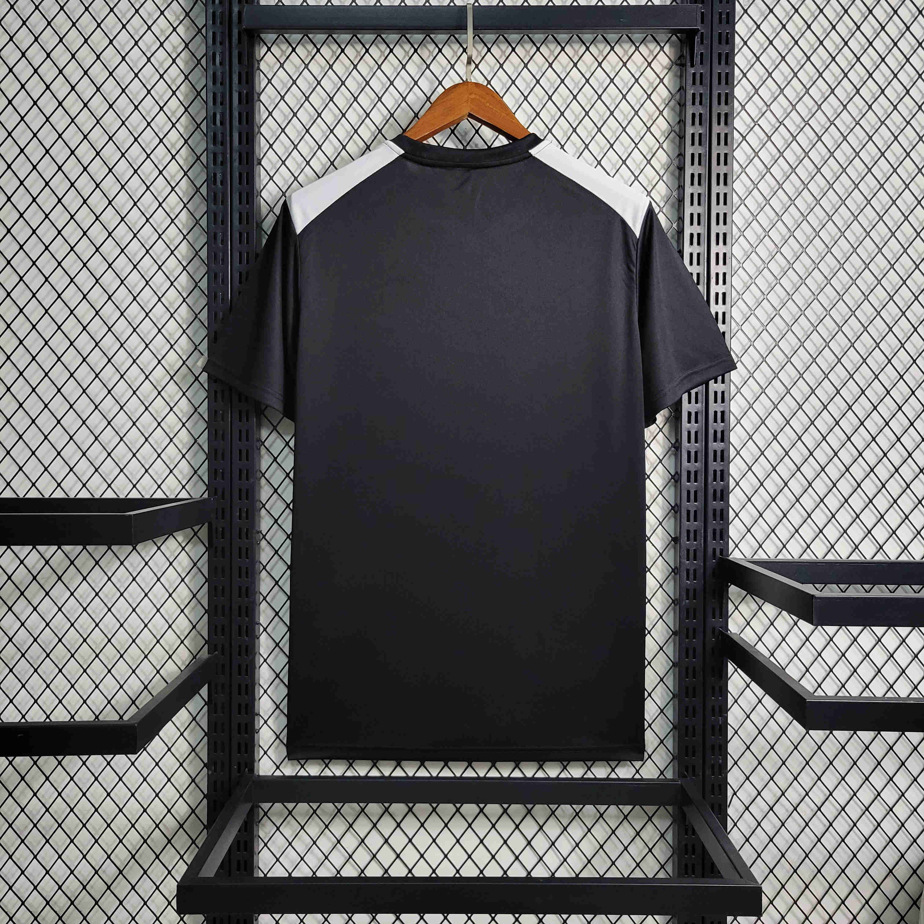 Newcastle United 23-24 Black Training Jersey - Fans Version - SOCCERDEALSHOP