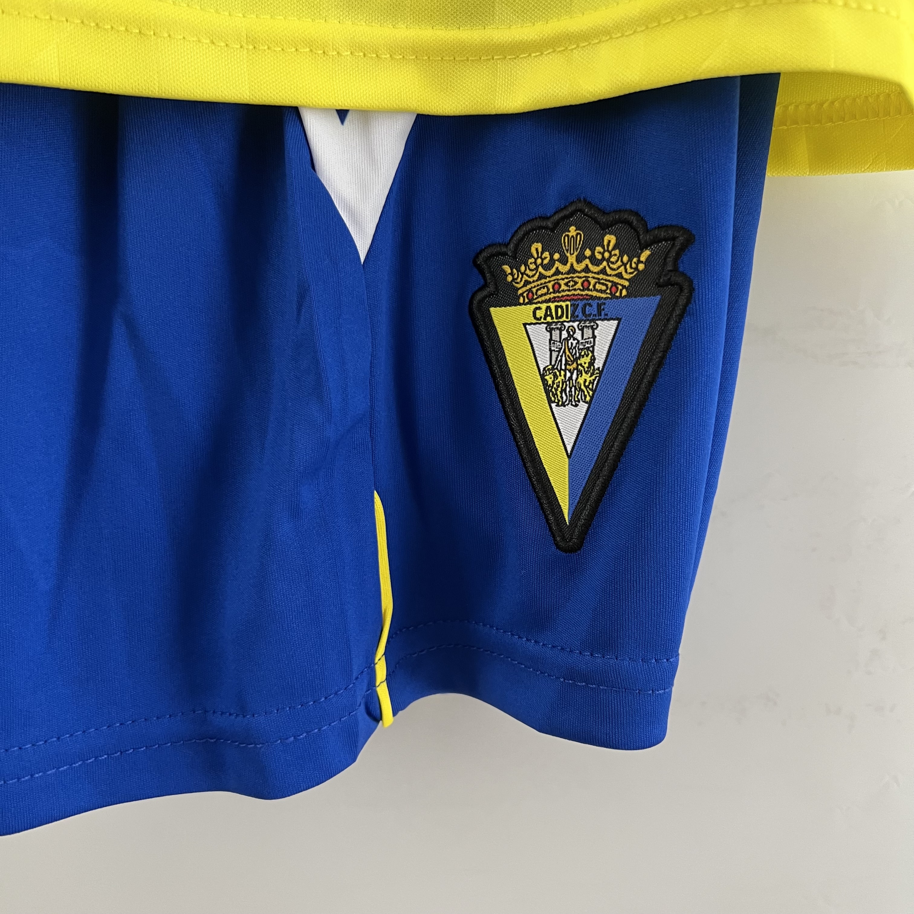 Cádiz 23-24 Home Stadium Kids Kit - SOCCERDEALSHOP