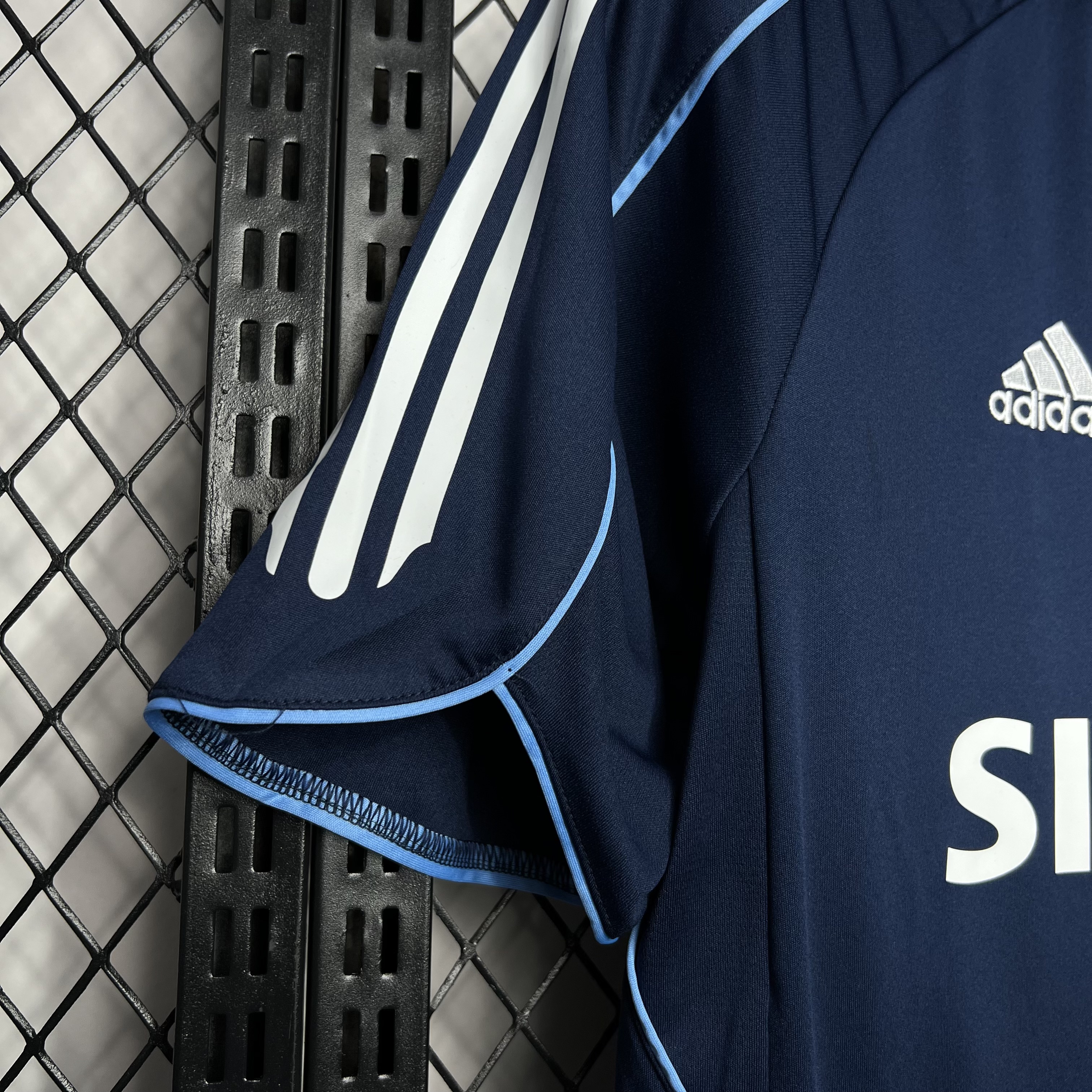 Retro Real Madrid 05-06 Away Jersey - SOCCERDEALSHOP