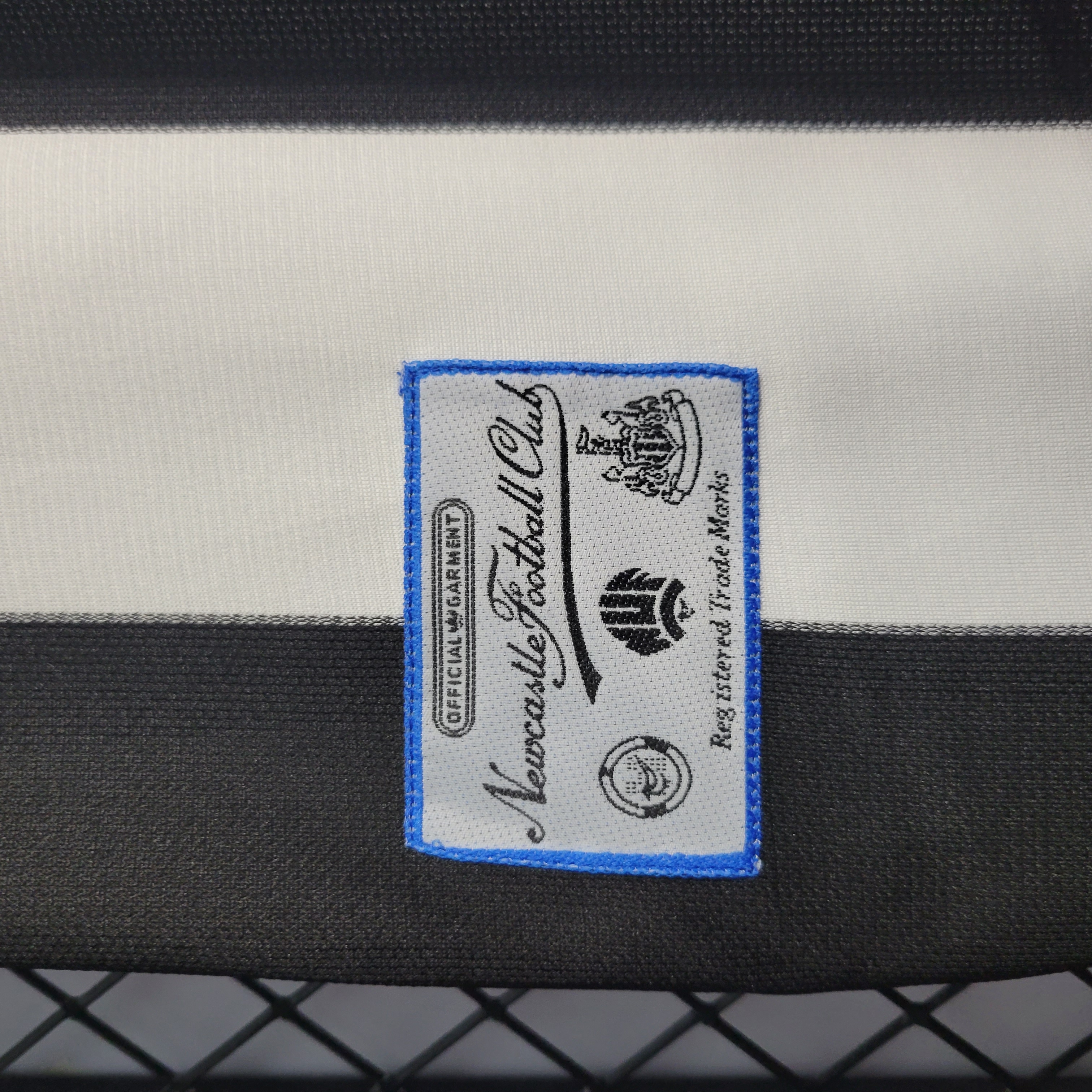 Retro Newcastle United 1997-99 Home Stadium Jersey - SOCCERDEALSHOP