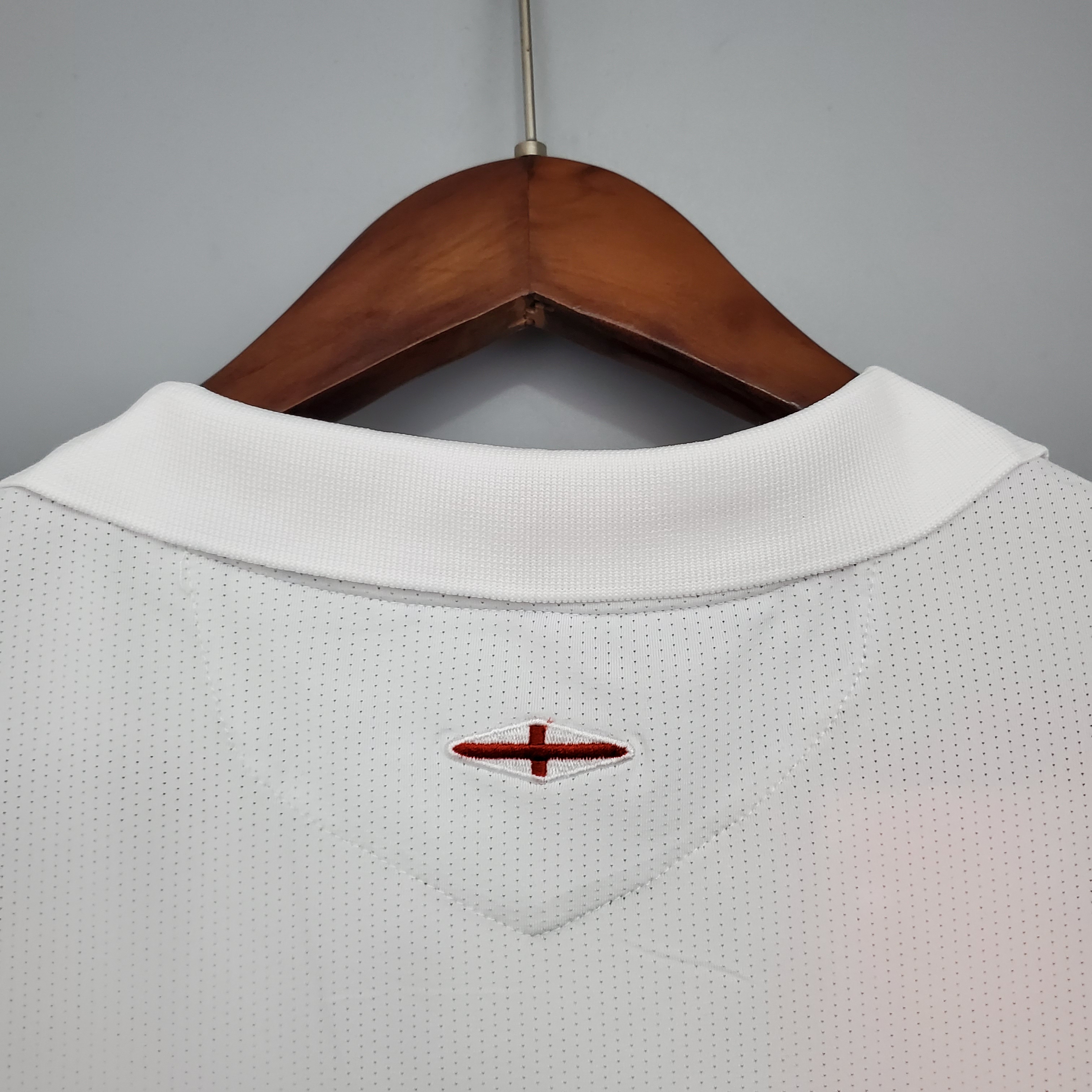 Retro England 2006 Home Stadium Jersey - SOCCERDEALSHOP