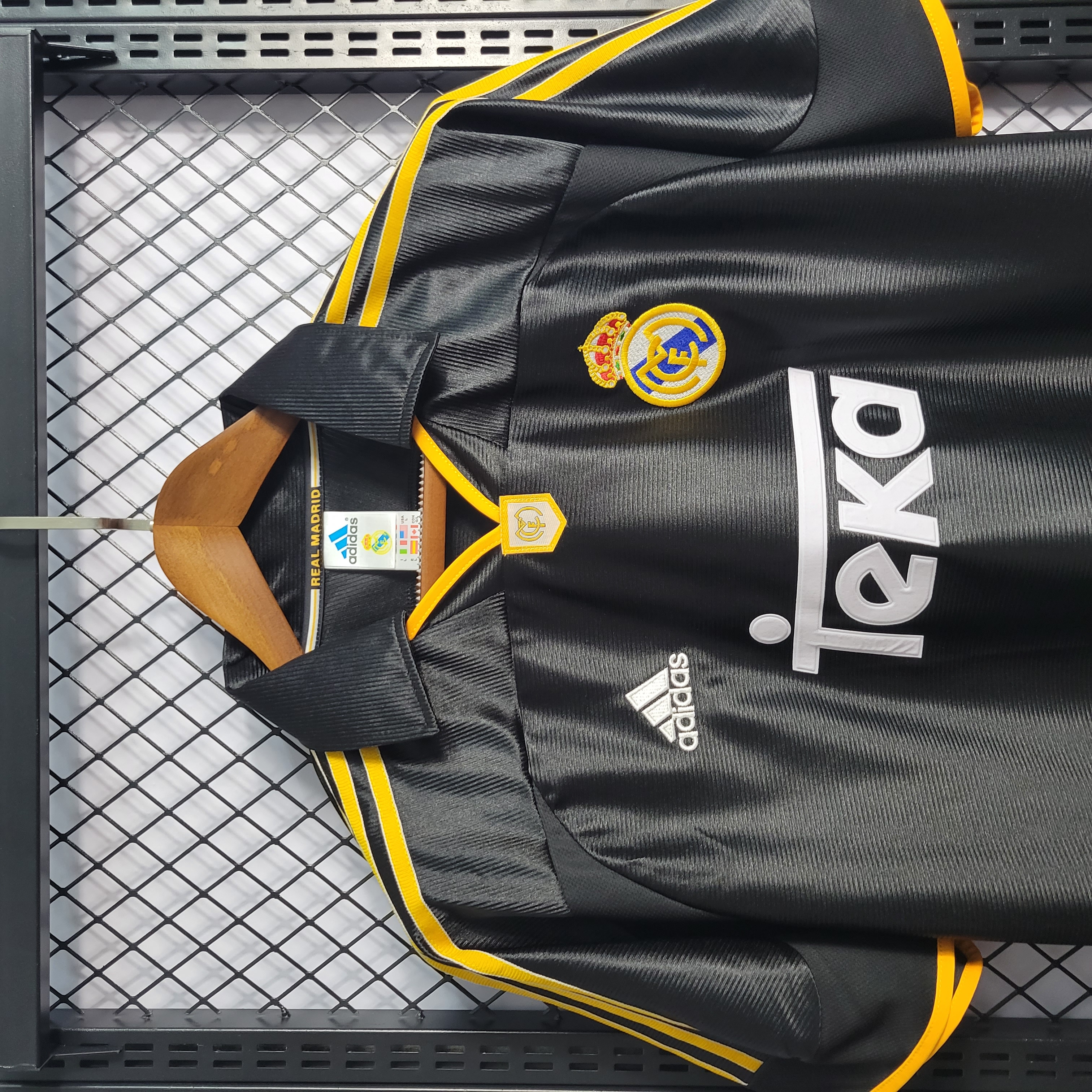 Retro Real Madrid 1999-01 Third Jersey - SOCCERDEALSHOP