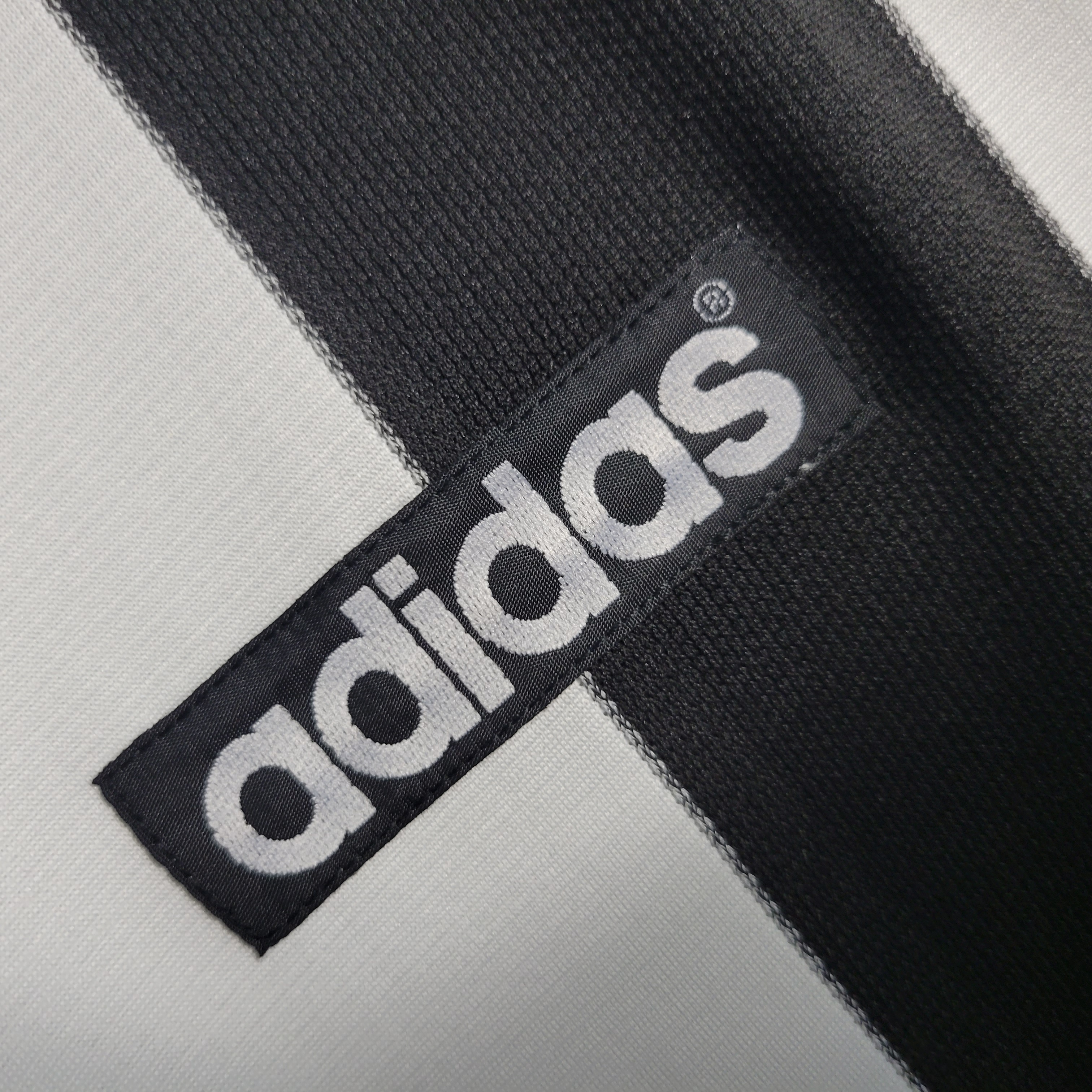 Retro Newcastle United 1997-99 Home Stadium Jersey - SOCCERDEALSHOP