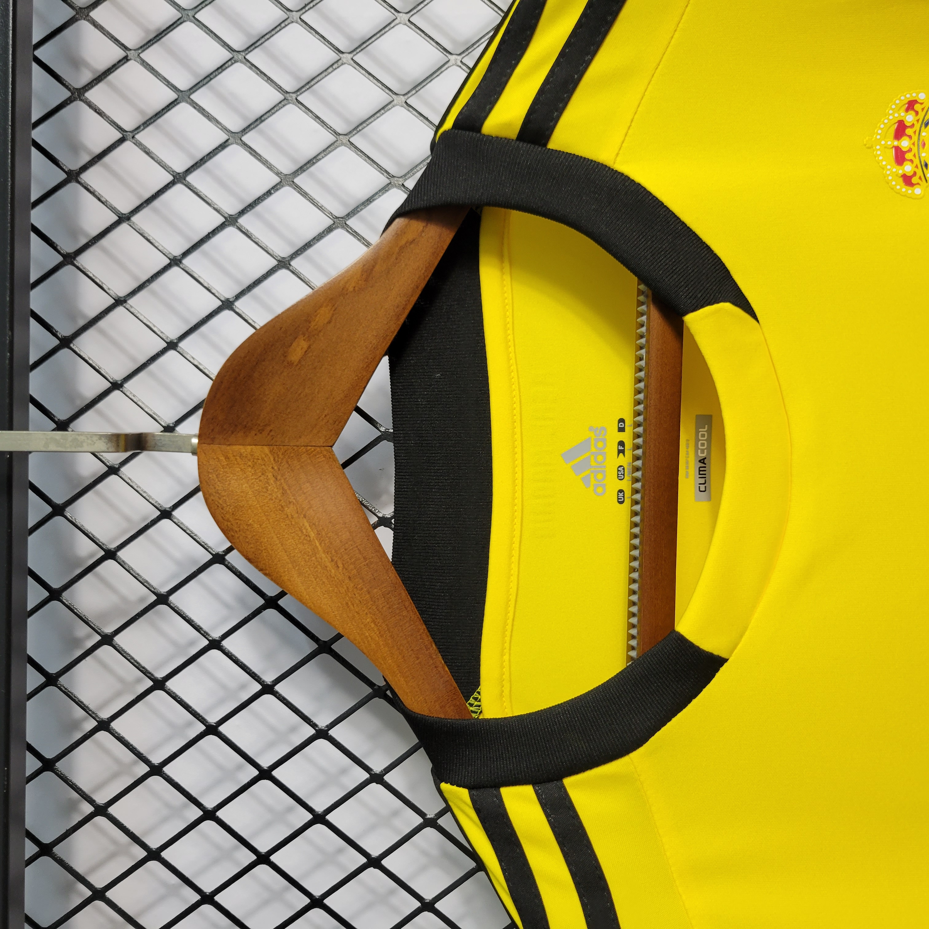 Retro Real Madrid 11-12 Yellow Goalkeeper Jersey - SOCCERDEALSHOP