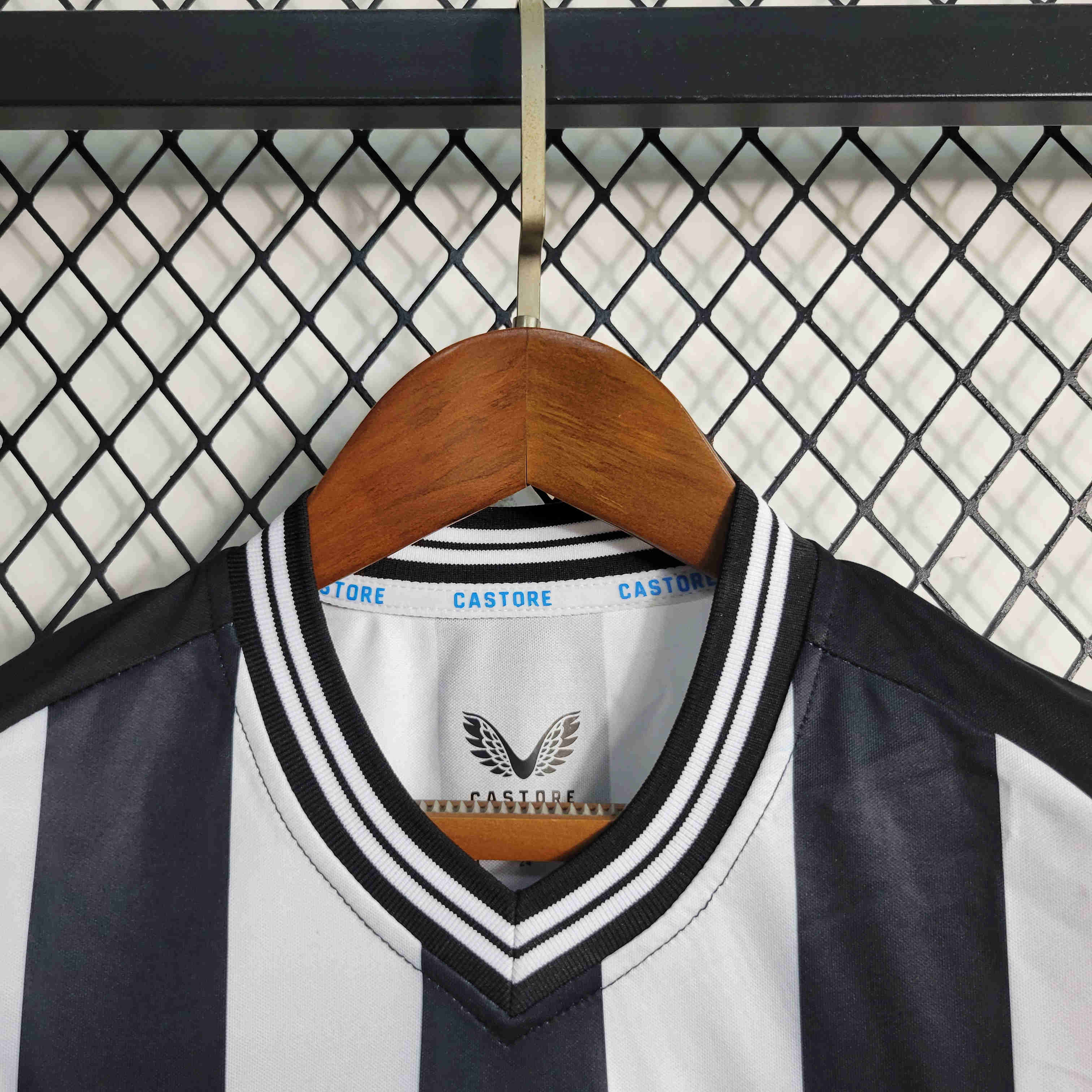 Newcastle United 23-24 Home Kids Kit - SOCCERDEALSHOP