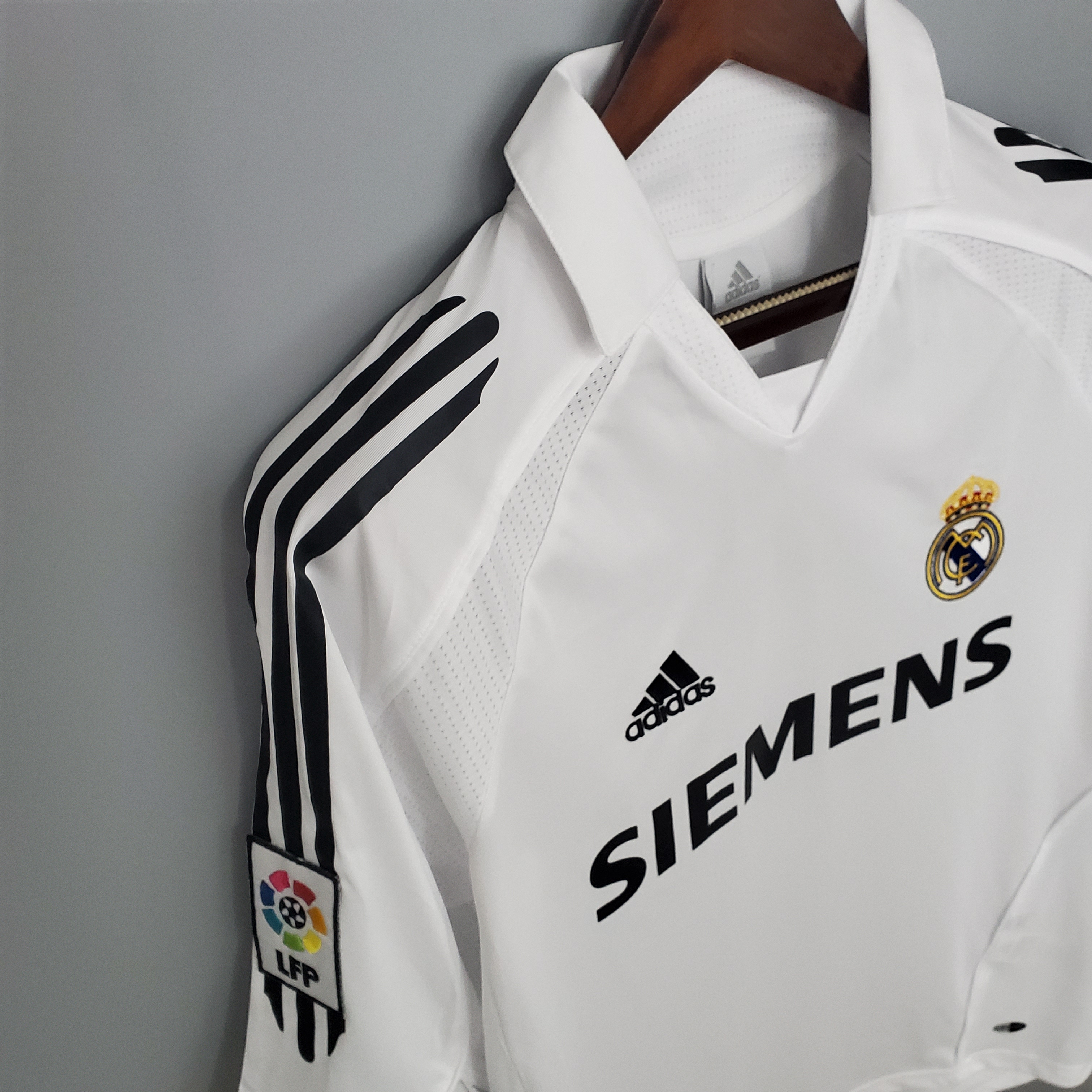 Retro Real Madrid 05-06 Home Stadium Jersey - SOCCERDEALSHOP