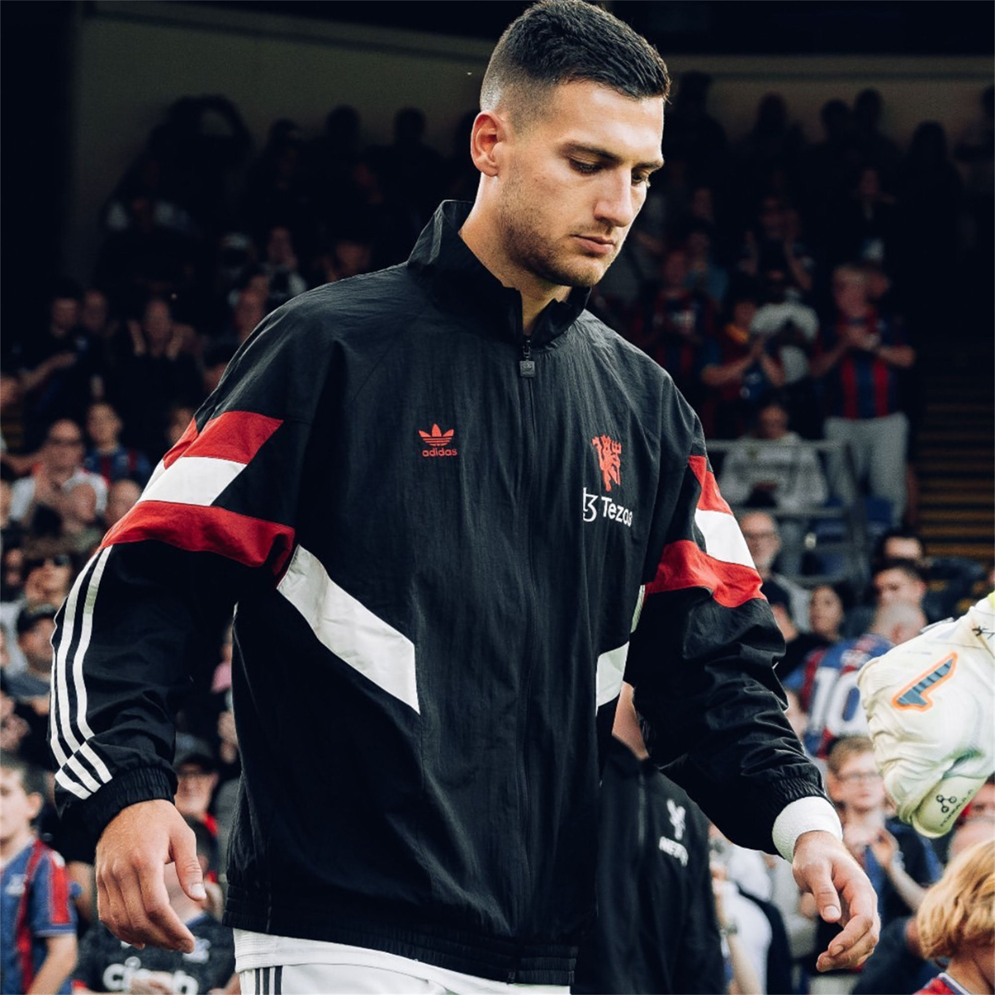 Manchester United 24-25 Black Throwback Windbreaker Suit - Jackets & Pants - SOCCERDEALSHOP