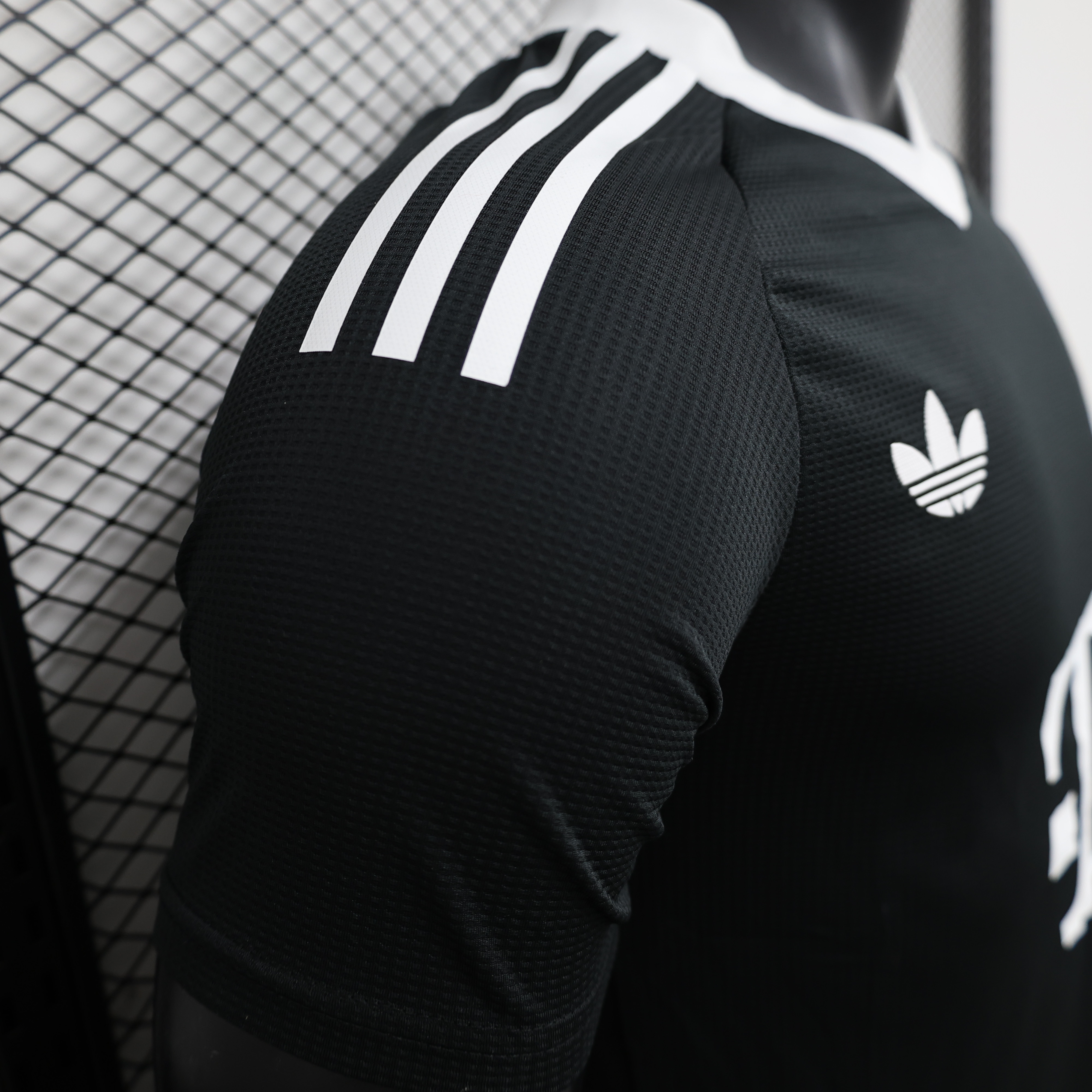 Bayern Munich 24-25 Third Goalkeeper Black Jersey - Player Version - SOCCERDEALSHOP