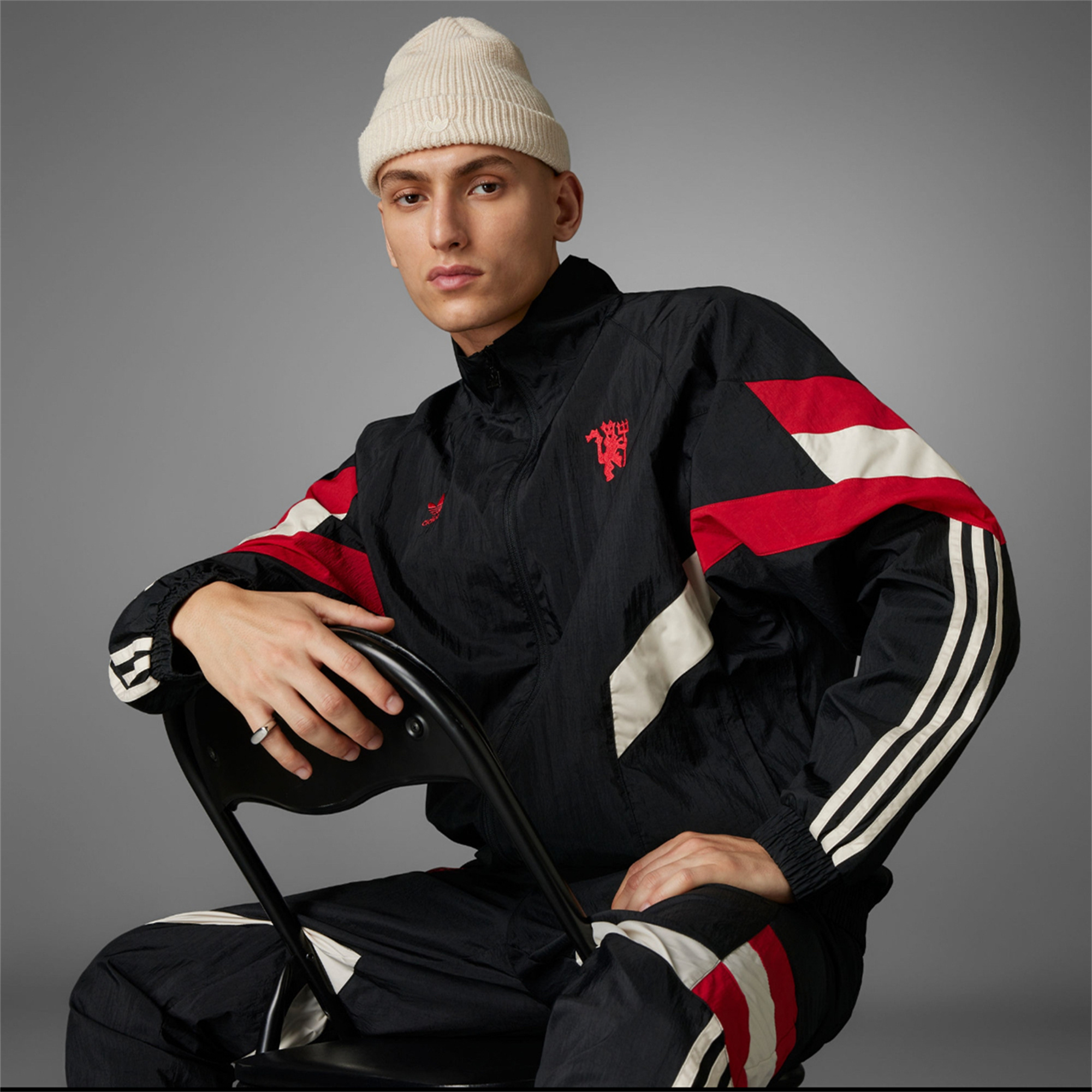 Manchester United 24-25 Black Throwback Windbreaker Suit - Jackets & Pants - SOCCERDEALSHOP