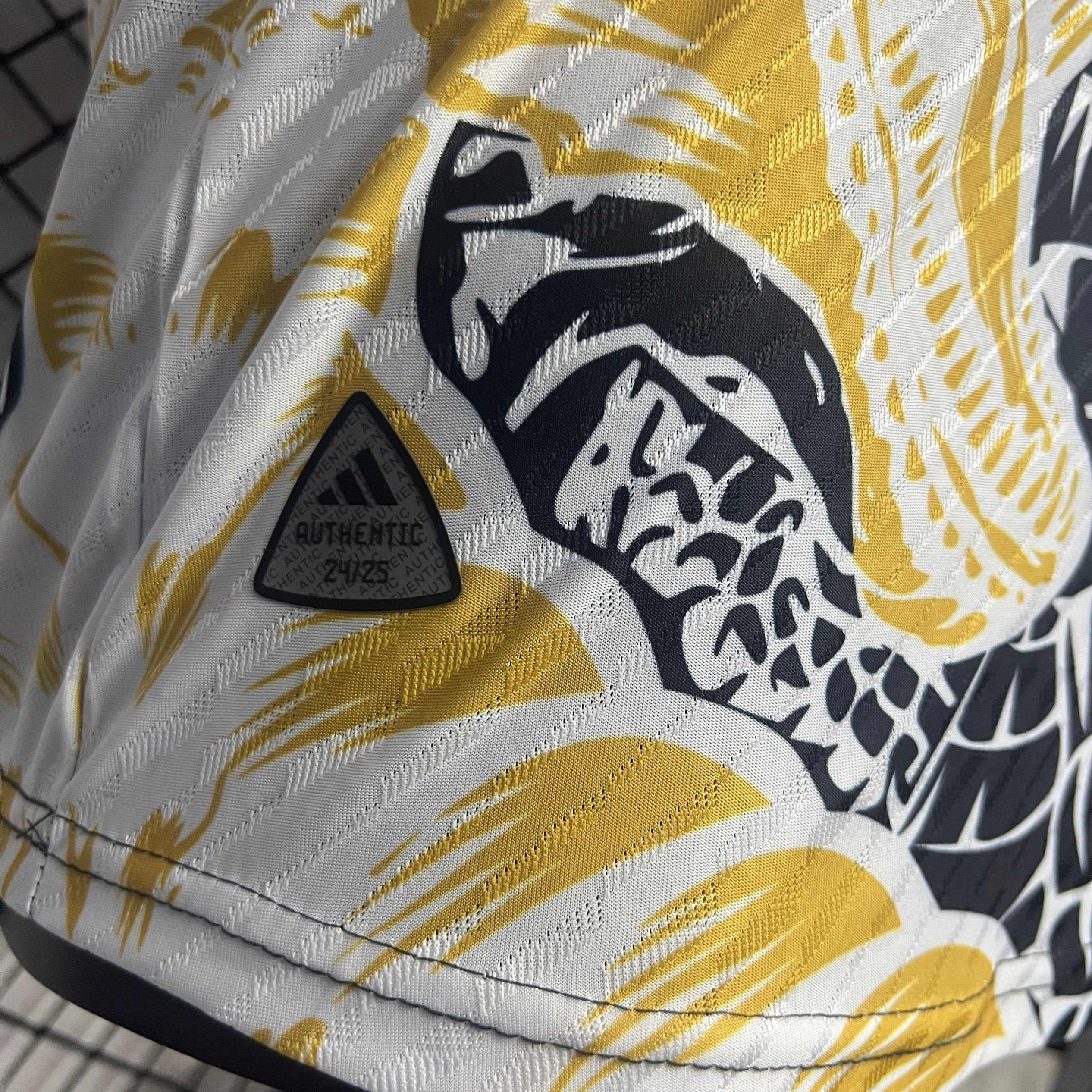 Real Madrid 24-25 White Dragon Special Edition Black Jersey - Player Version - SOCCERDEALSHOP