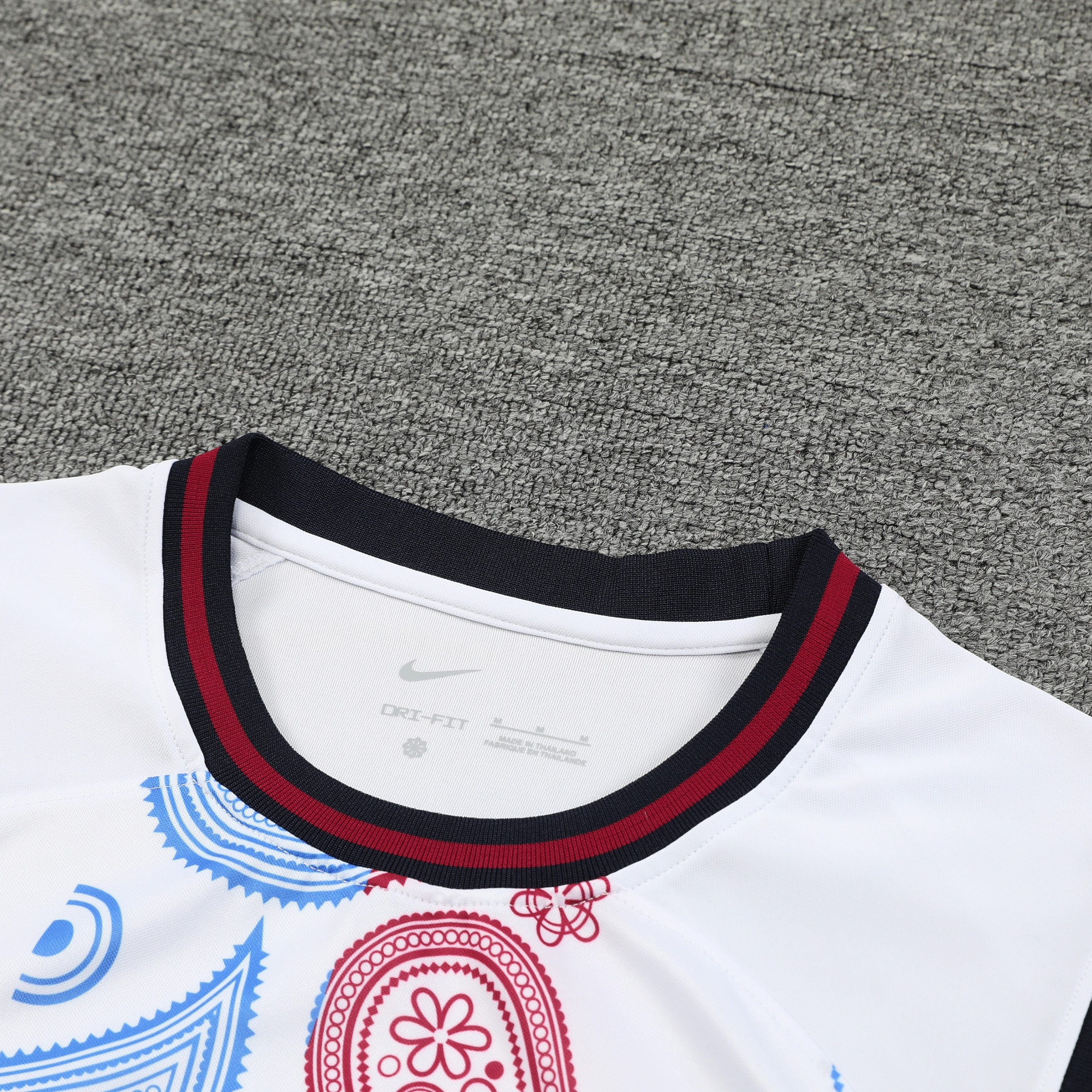 B.A.R.S.A 24-25 Training Vest Suit - White with Pattern - SOCCERDEALSHOP