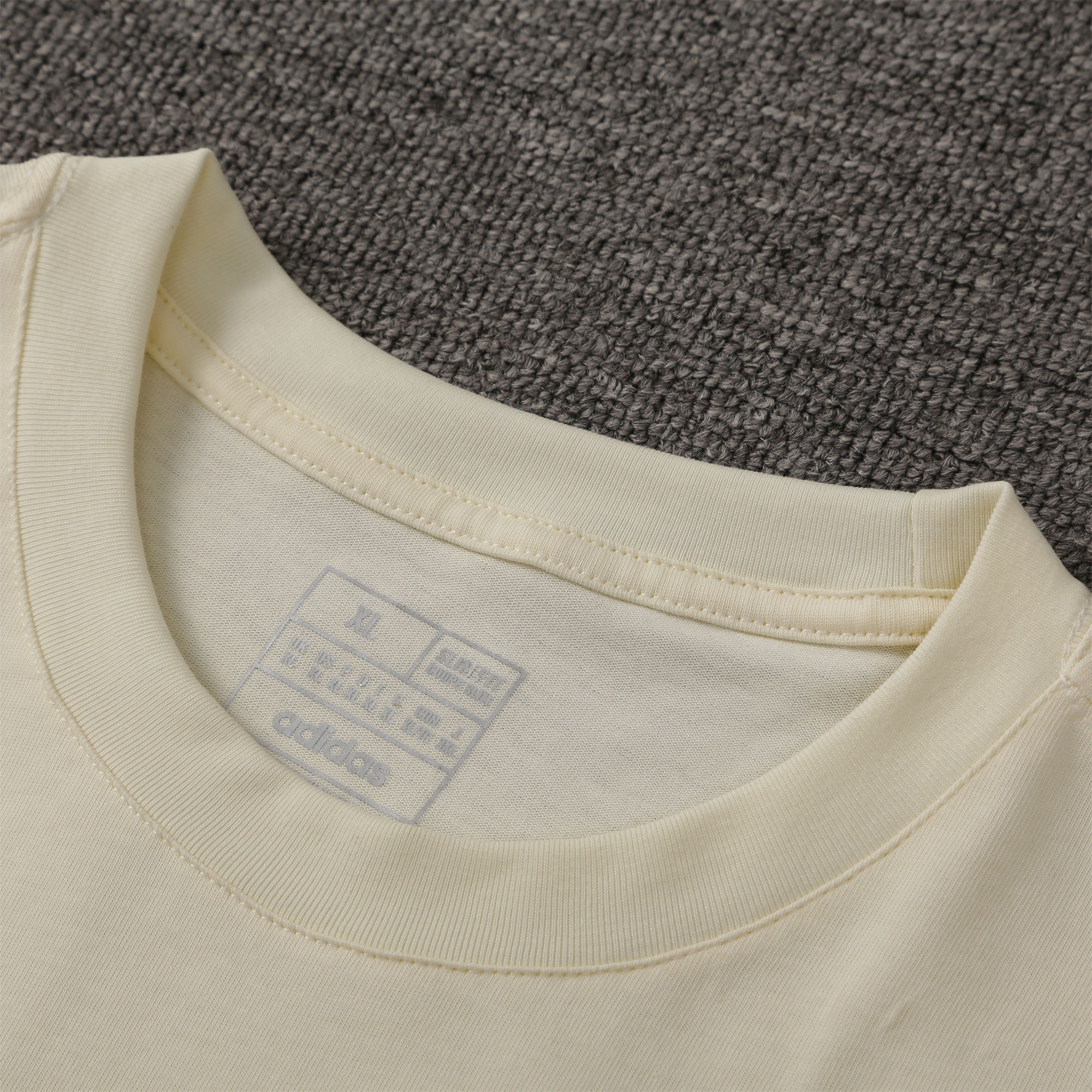 Manchester United 24-25 Short-Sleeve Training Set - Milky White Top & Red Shorts - SOCCERDEALSHOP