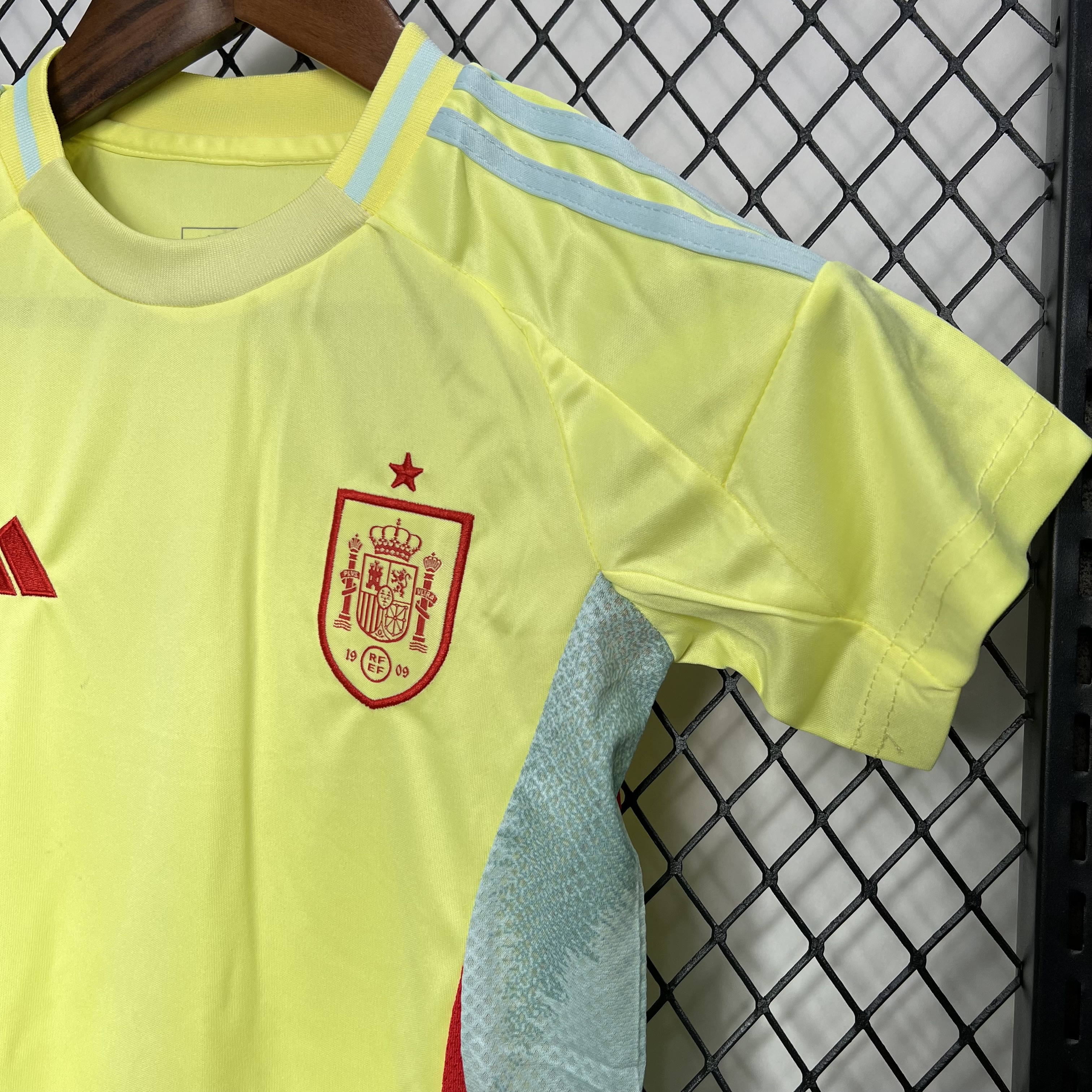 Spain 2024 Away Kids Kit - SOCCERDEALSHOP