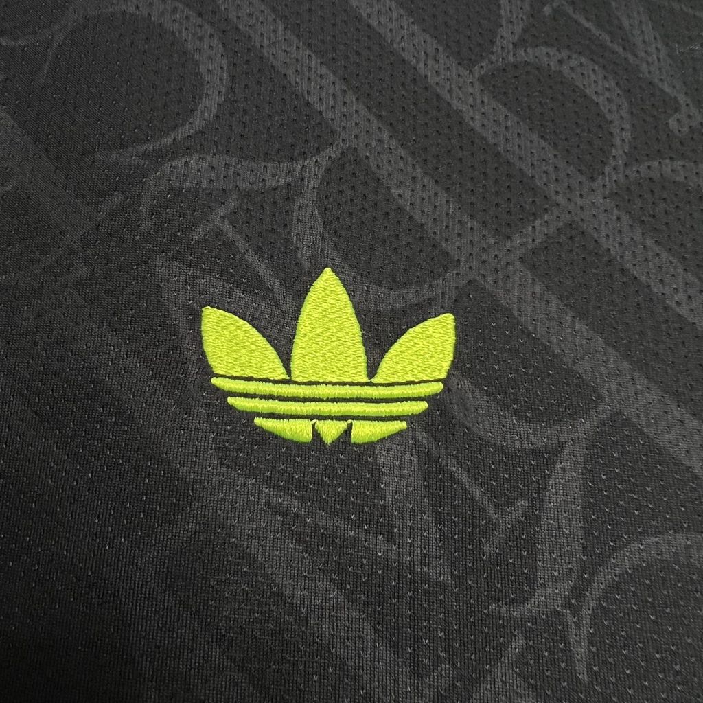 Real Madrid 24-25 Black and Fluorescent Green Jersey - Fans Version - SOCCERDEALSHOP