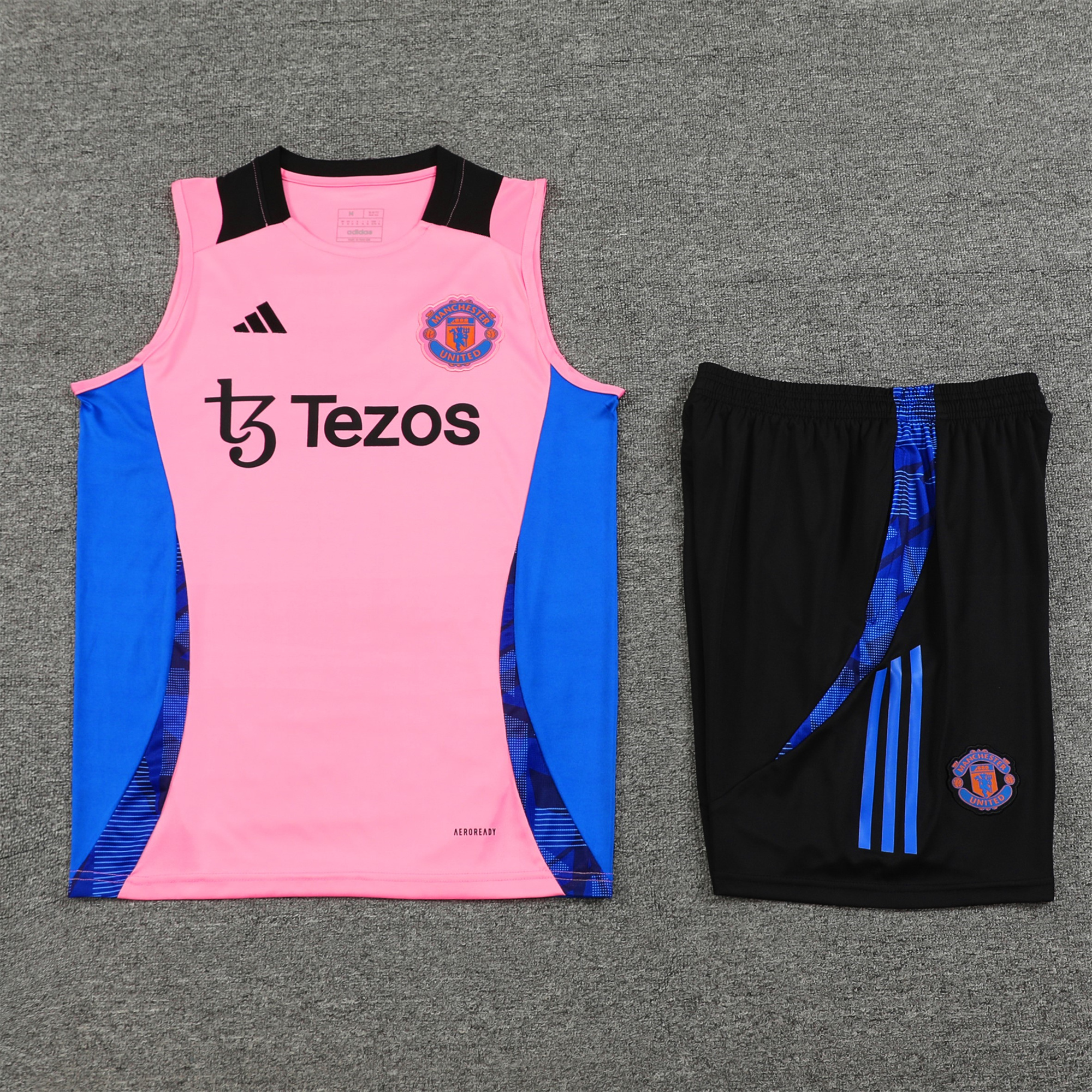 Manchester United 24-25 Vest Training Set - Pink Vest & Black Shorts - SOCCERDEALSHOP