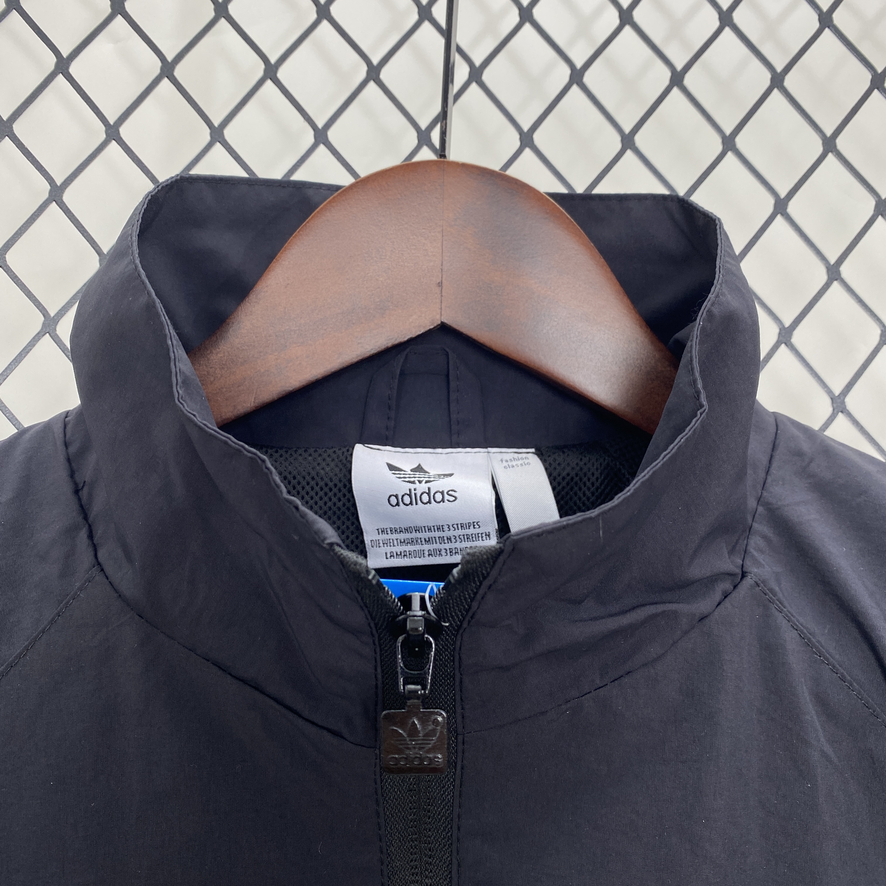 Manchester United 24-25 Throwback Windbreaker Jacket - Deep Blue - SOCCERDEALSHOP