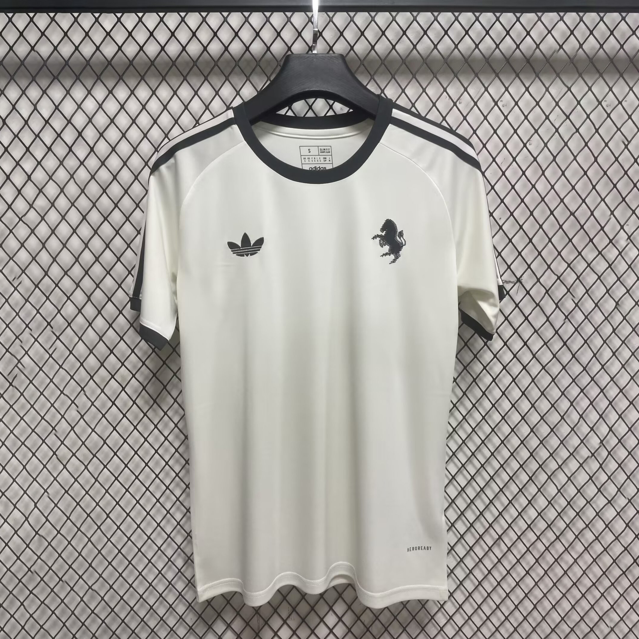 Juventus 24-25 Vintage Trefoil White and Black Men's T-Shirt - SOCCERDEALSHOP