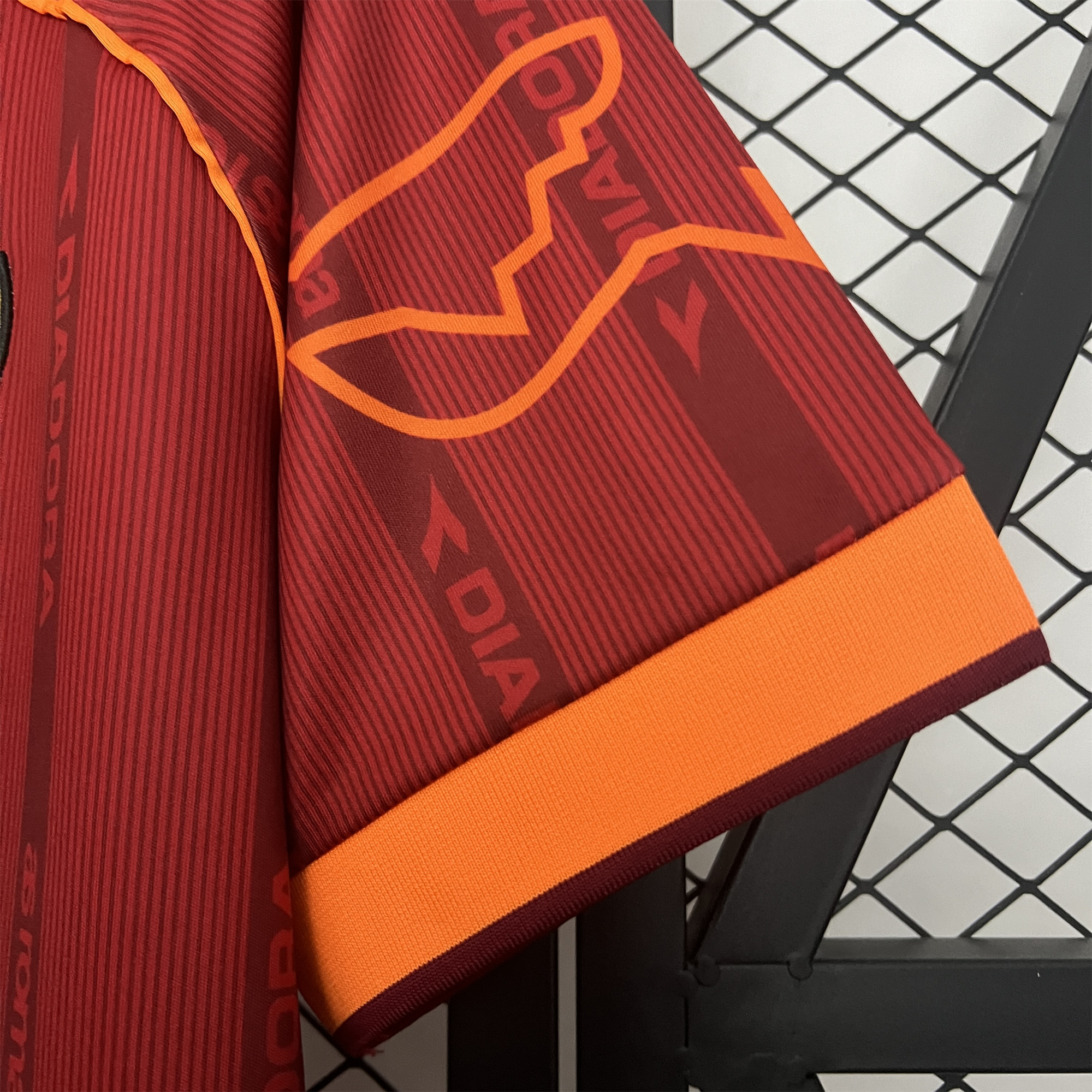 Retro Roma 1999-00 Home Jersey - SOCCERDEALSHOP