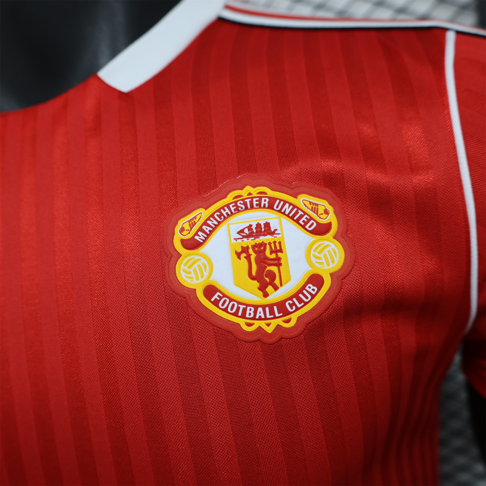 Manchester United 2025 Red Icon Retro Jersey - Player Version - SOCCERDEALSHOP