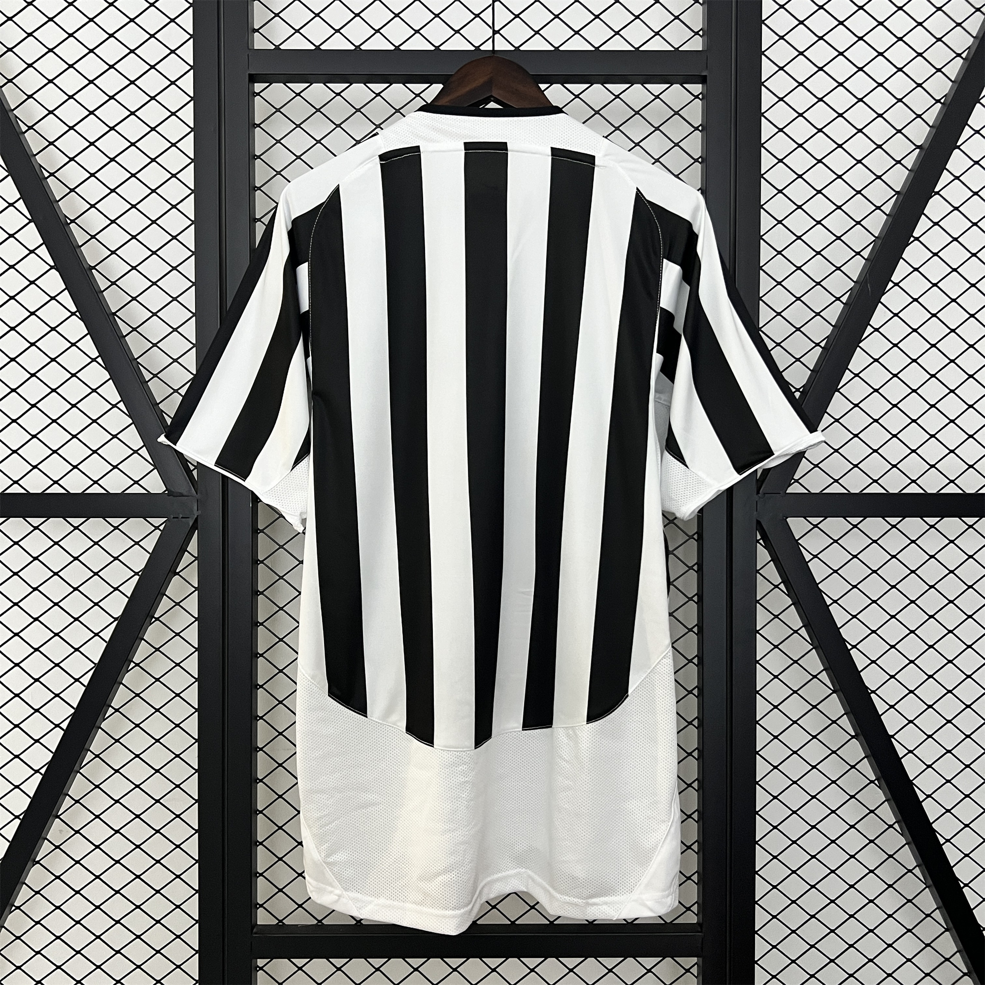 Retro Juventus 2003-04 Home Jersey - SOCCERDEALSHOP