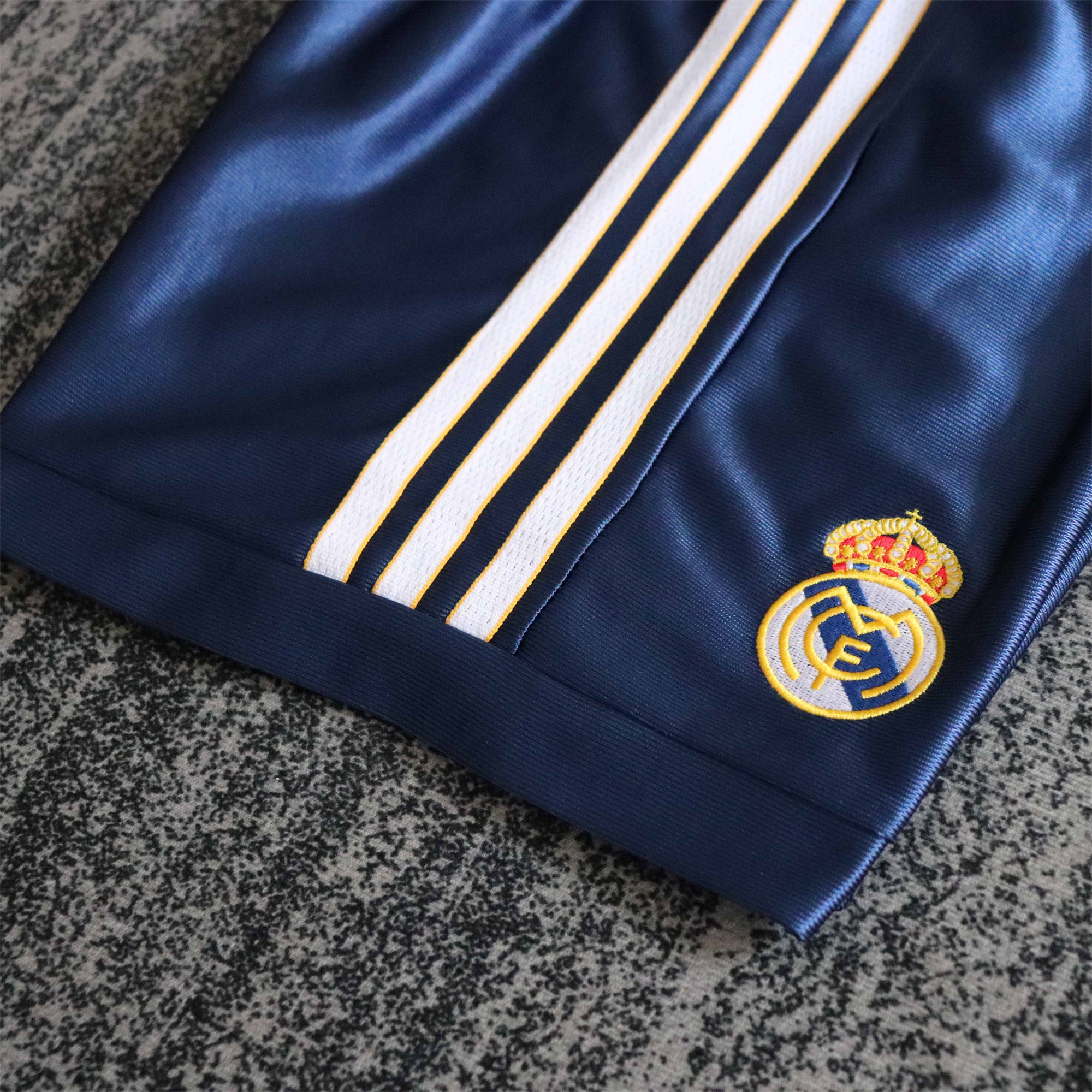 Retro Real Madrid 1998-00 Third Kids Kit - SOCCERDEALSHOP