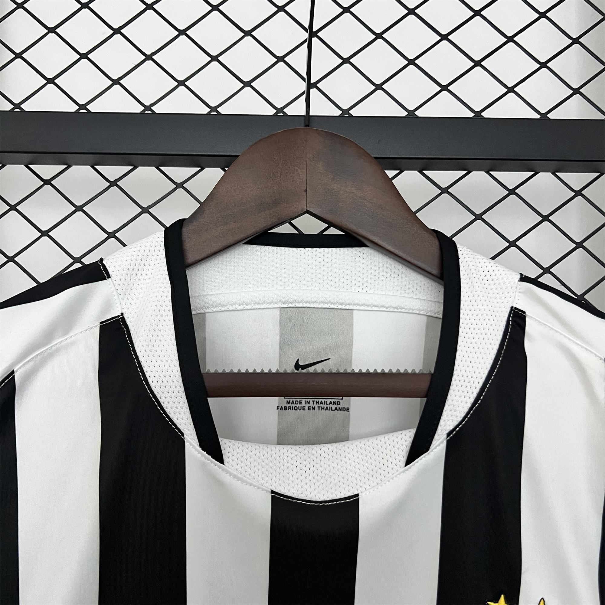 Retro Juventus 2003-04 Home Jersey - SOCCERDEALSHOP