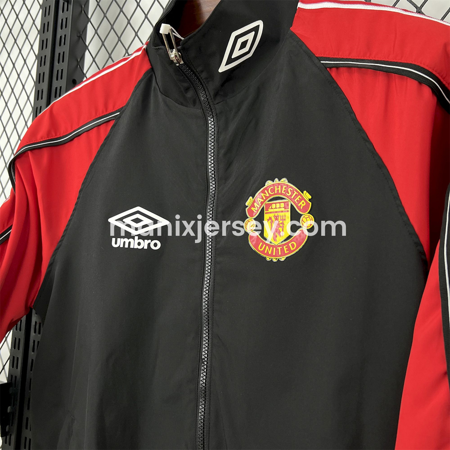 Manchester United Retro 1998-99 Throwback Windbreaker Jacket - Black and Red - SOCCERDEALSHOP