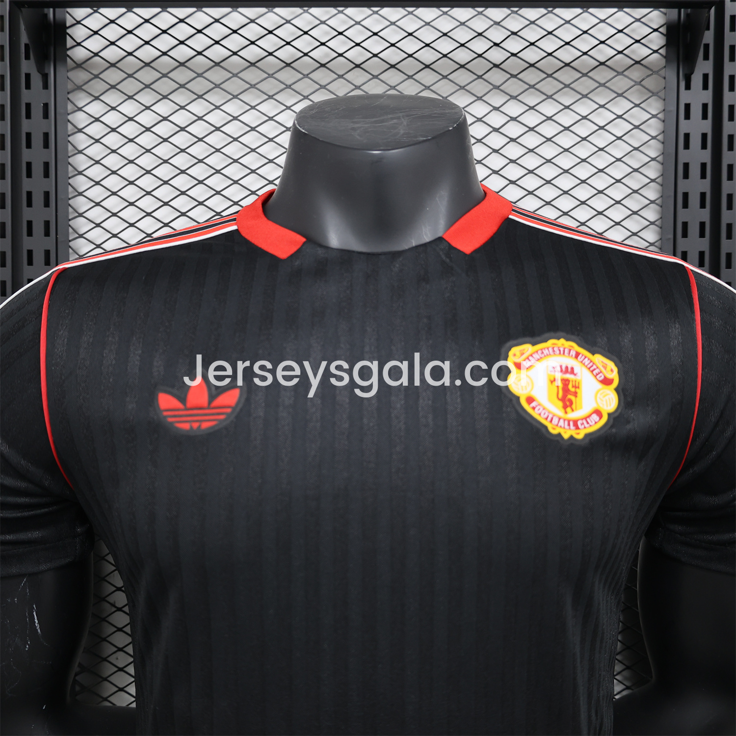 Manchester United 24-25 Black Icon Retro Jersey - Player Version - SOCCERDEALSHOP