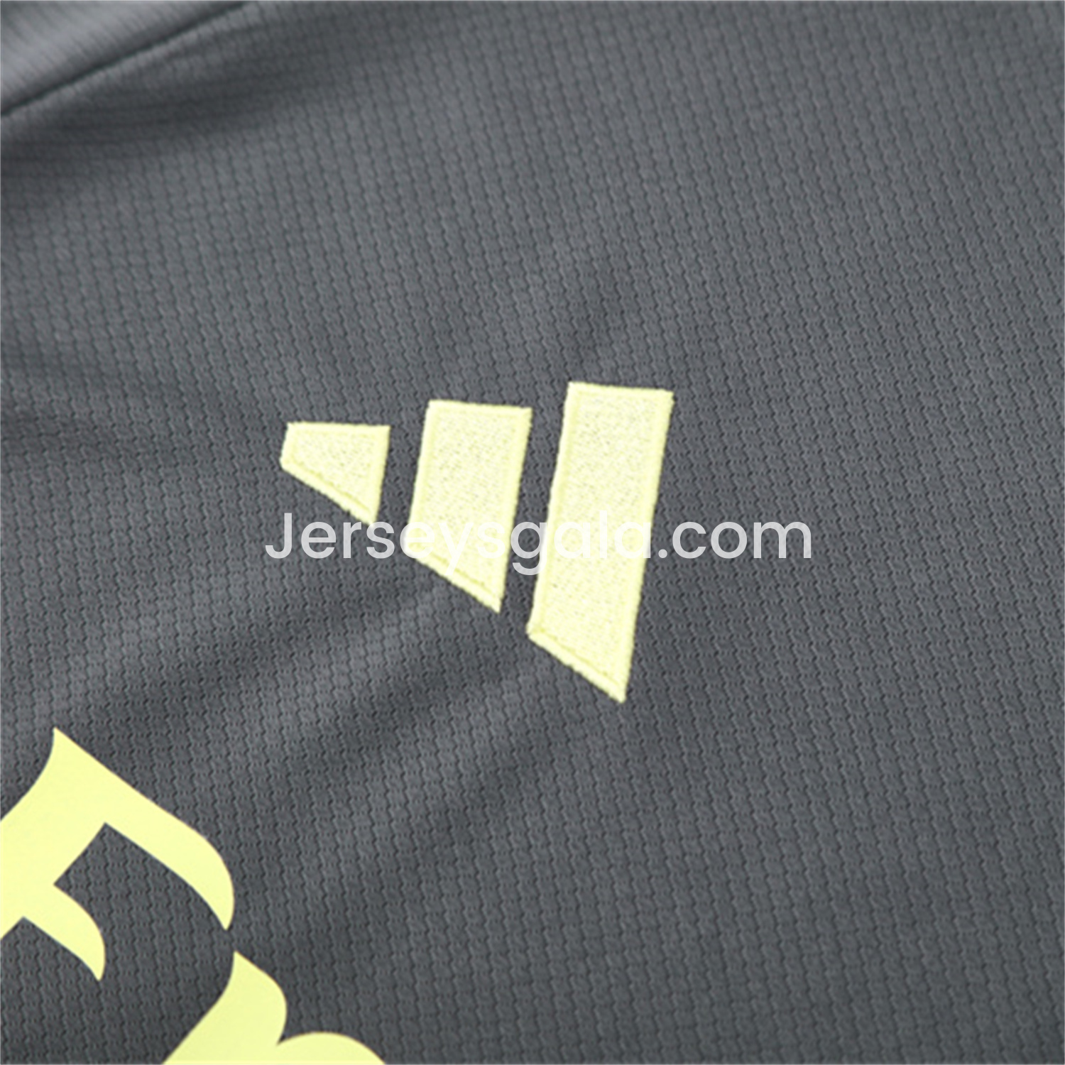 Real Madrid 25-26 Kids Short-Sleeve Training Set - Deep Grey Top and Shorts - SOCCERDEALSHOP