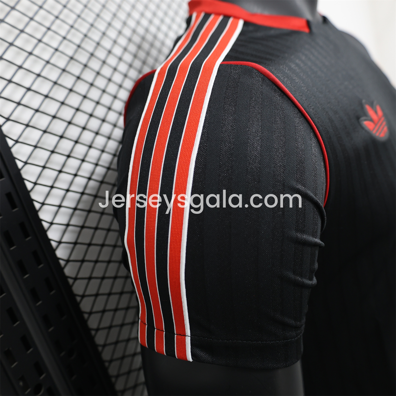 Manchester United 24-25 Black Icon Retro Jersey - Player Version - SOCCERDEALSHOP