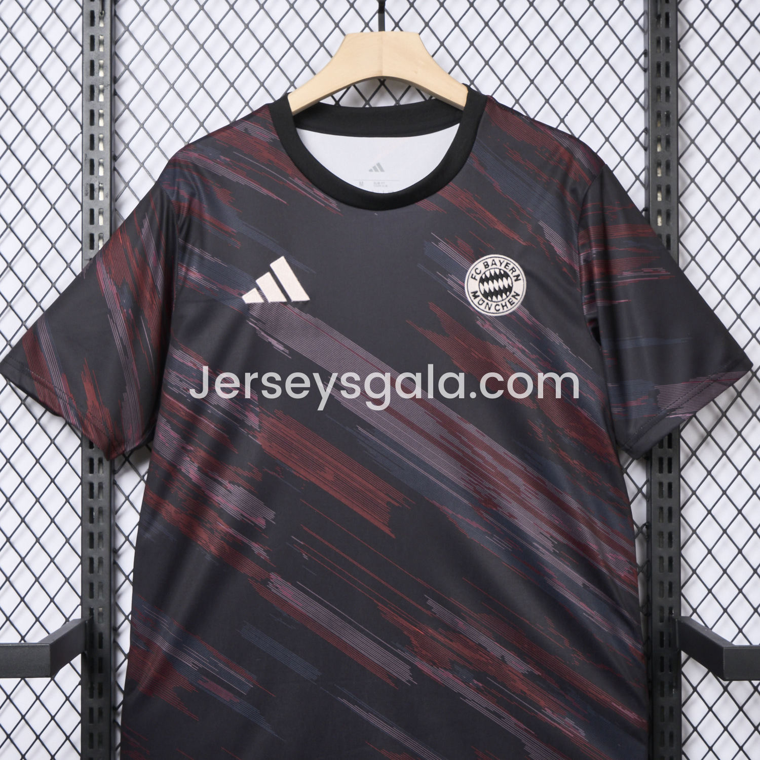 Bayern Munich 25-26 Black & Red Stripe Training Jersey - Fans Version - SOCCERDEALSHOP