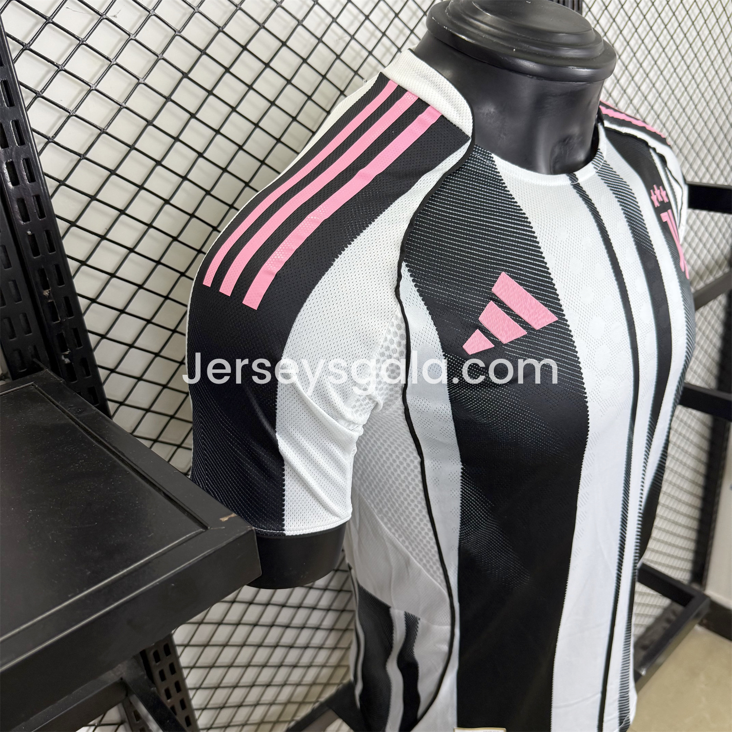 Juventus 25-26 Home Stadium Jersey - Player Version - SOCCERDEALSHOP