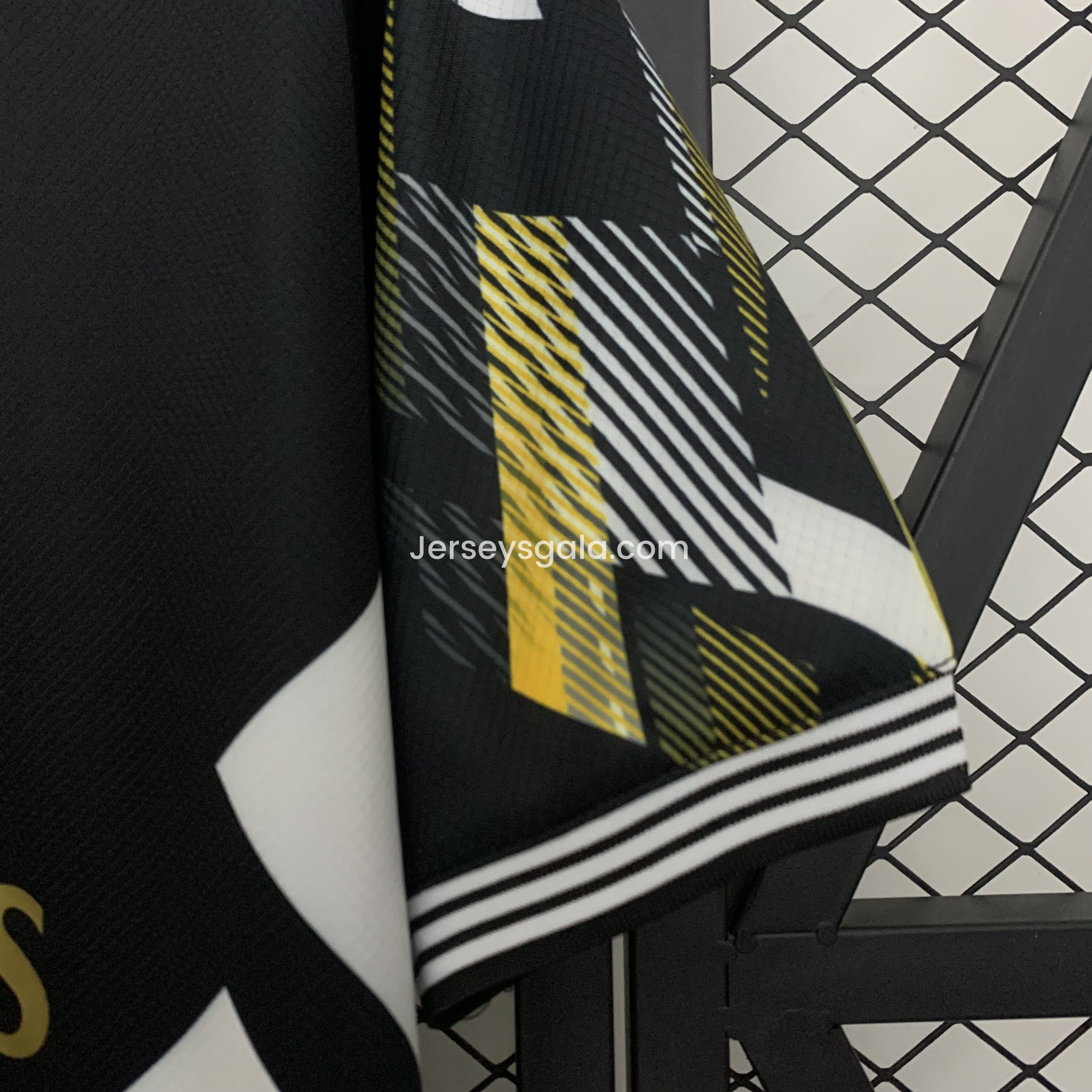 Real Madrid 25-26 Black Gold White Three Bars Jersey - Fans Version - SOCCERDEALSHOP