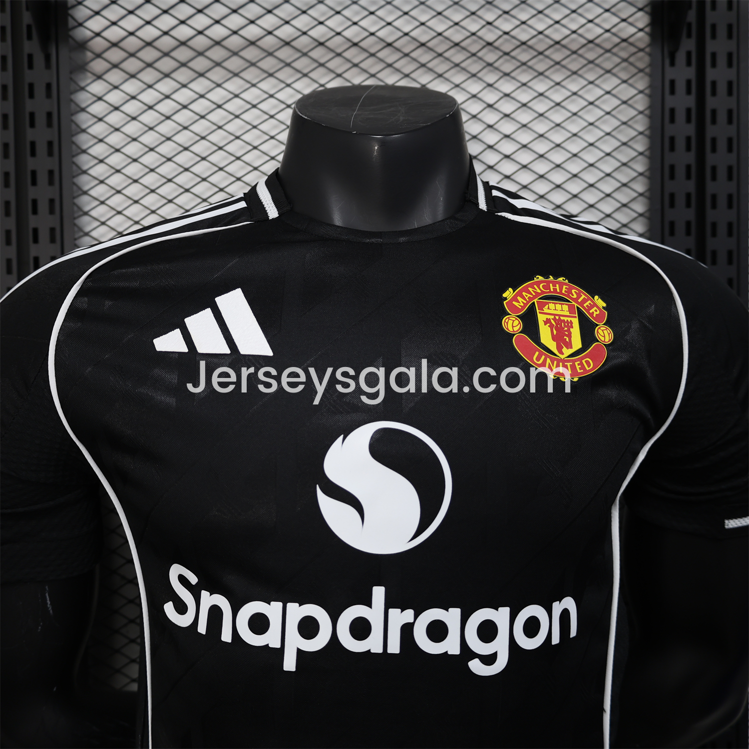 Manchester United 25-26 Black Training Jersey - Player Version - SOCCERDEALSHOP